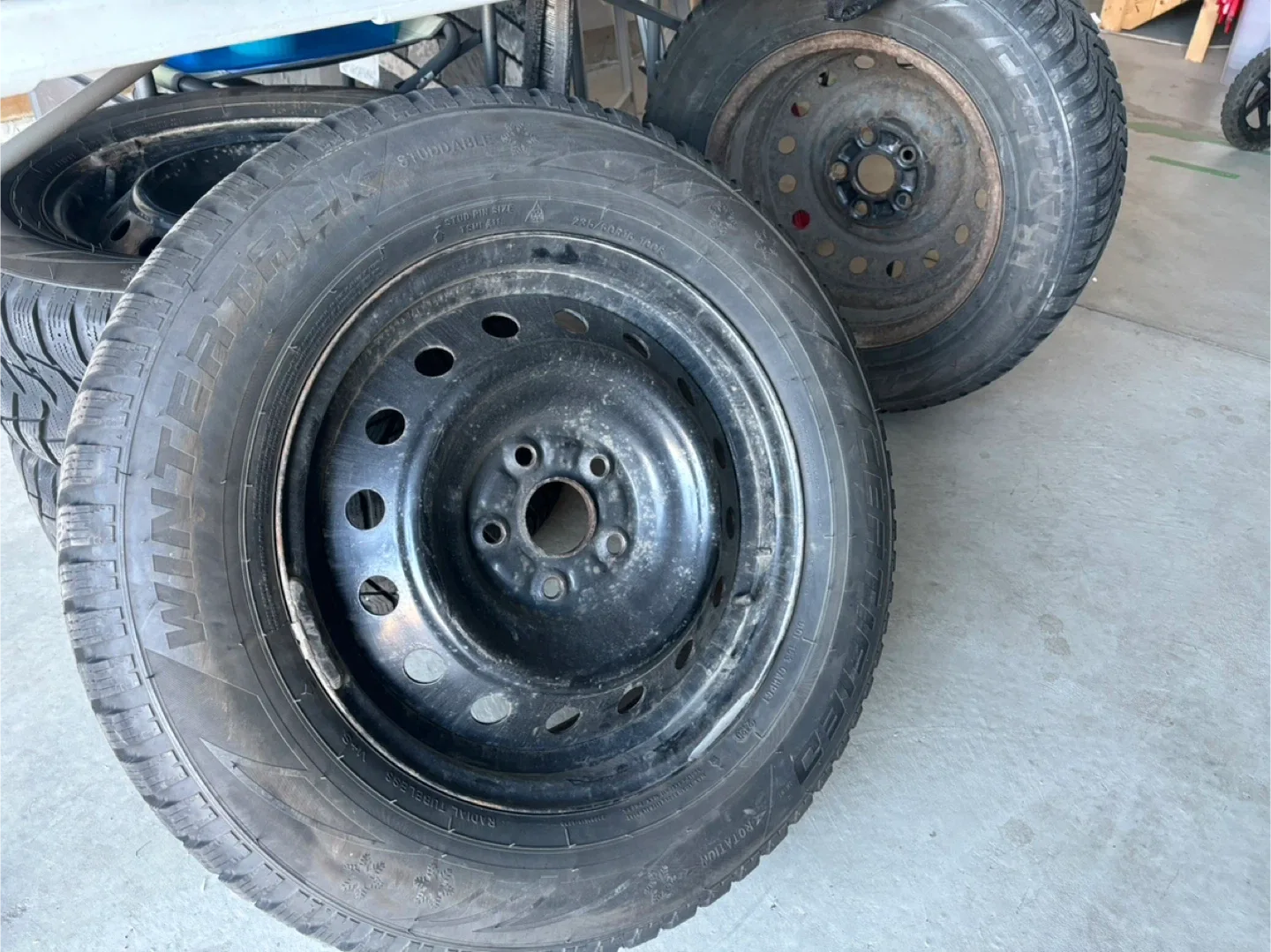 Winter Tires 235/60R16 image indicator(2)