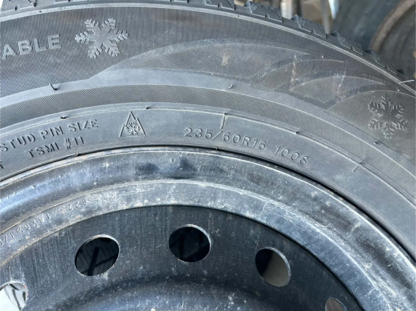 Winter Tires 235/60R16 image indicator(3)