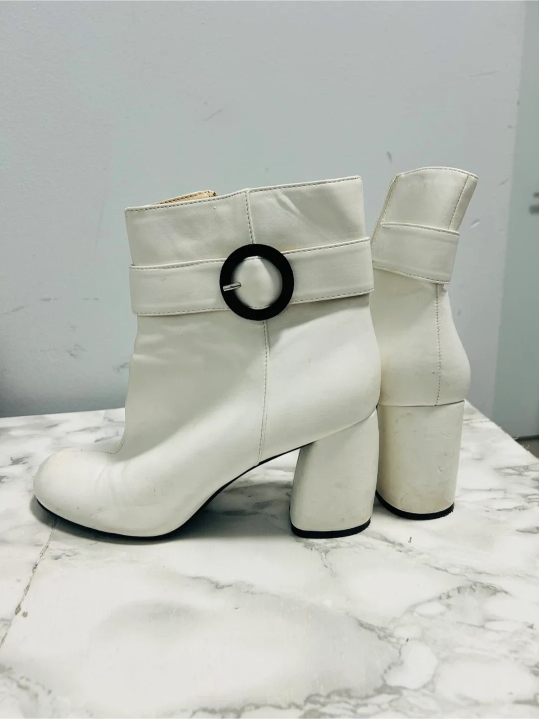 Nine West White Ankle Boots - Size 81/2 image indicator(2)