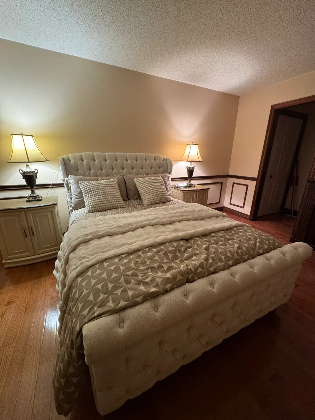 Upholstered Platform Bed with Headboard - Queen Size image indicator(4)