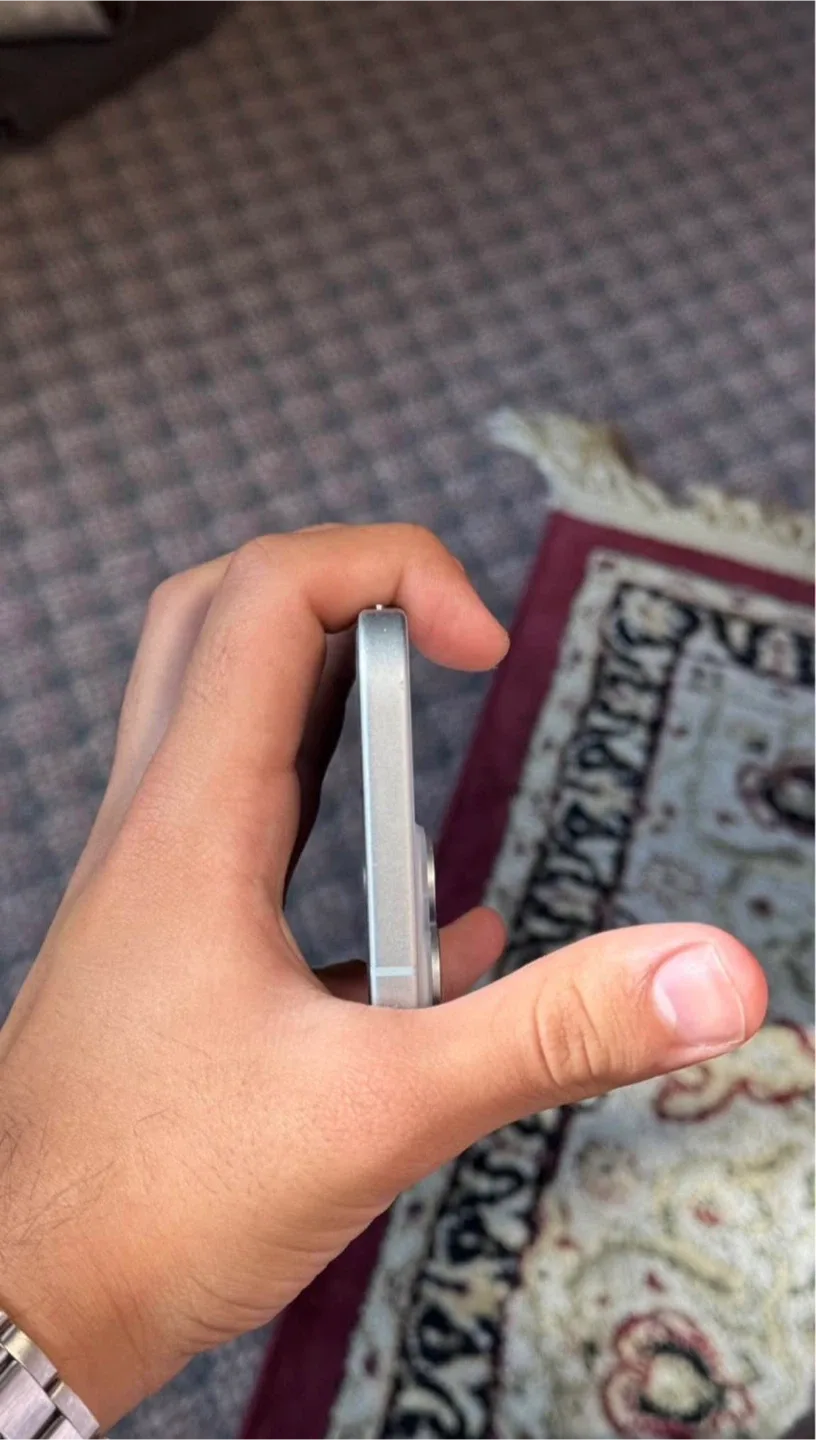 Apple iPhone 15- blue image indicator(3)