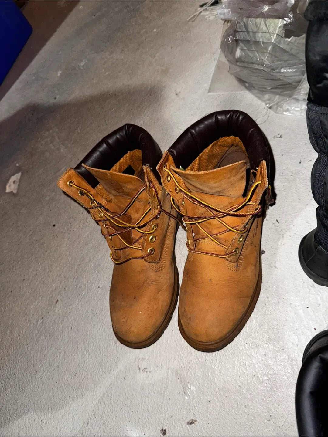 Timberlands, Size 8 Men’s (Best Offer) image indicator(2)