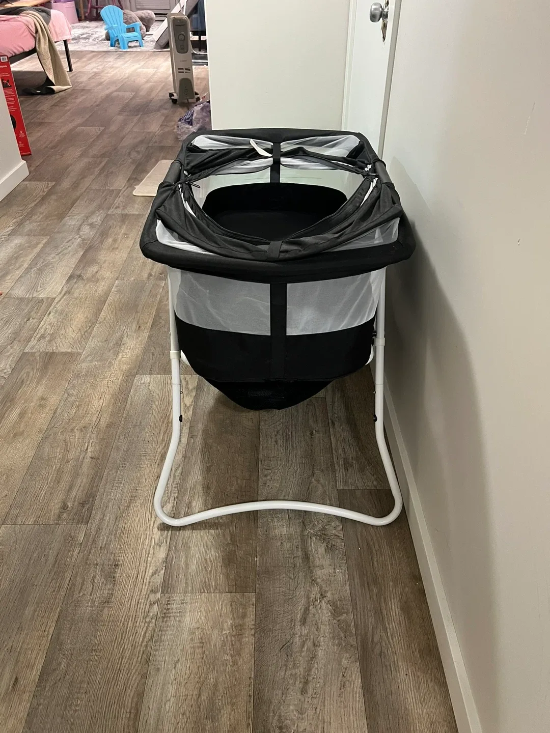 Bassinet - Black and White image indicator(3)