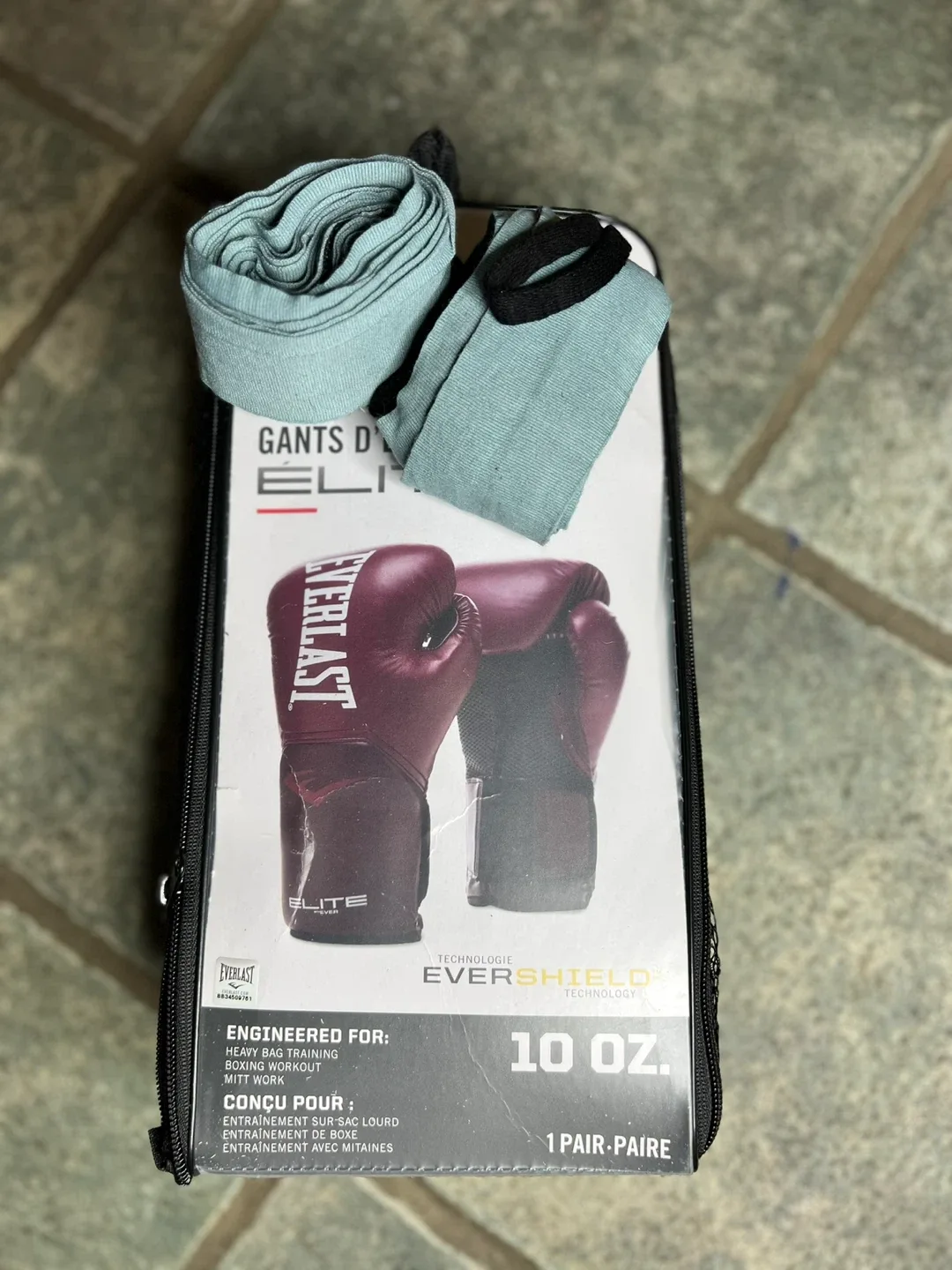Everlast Elite 10 oz Boxing Gloves with Wraps - New thumbnail