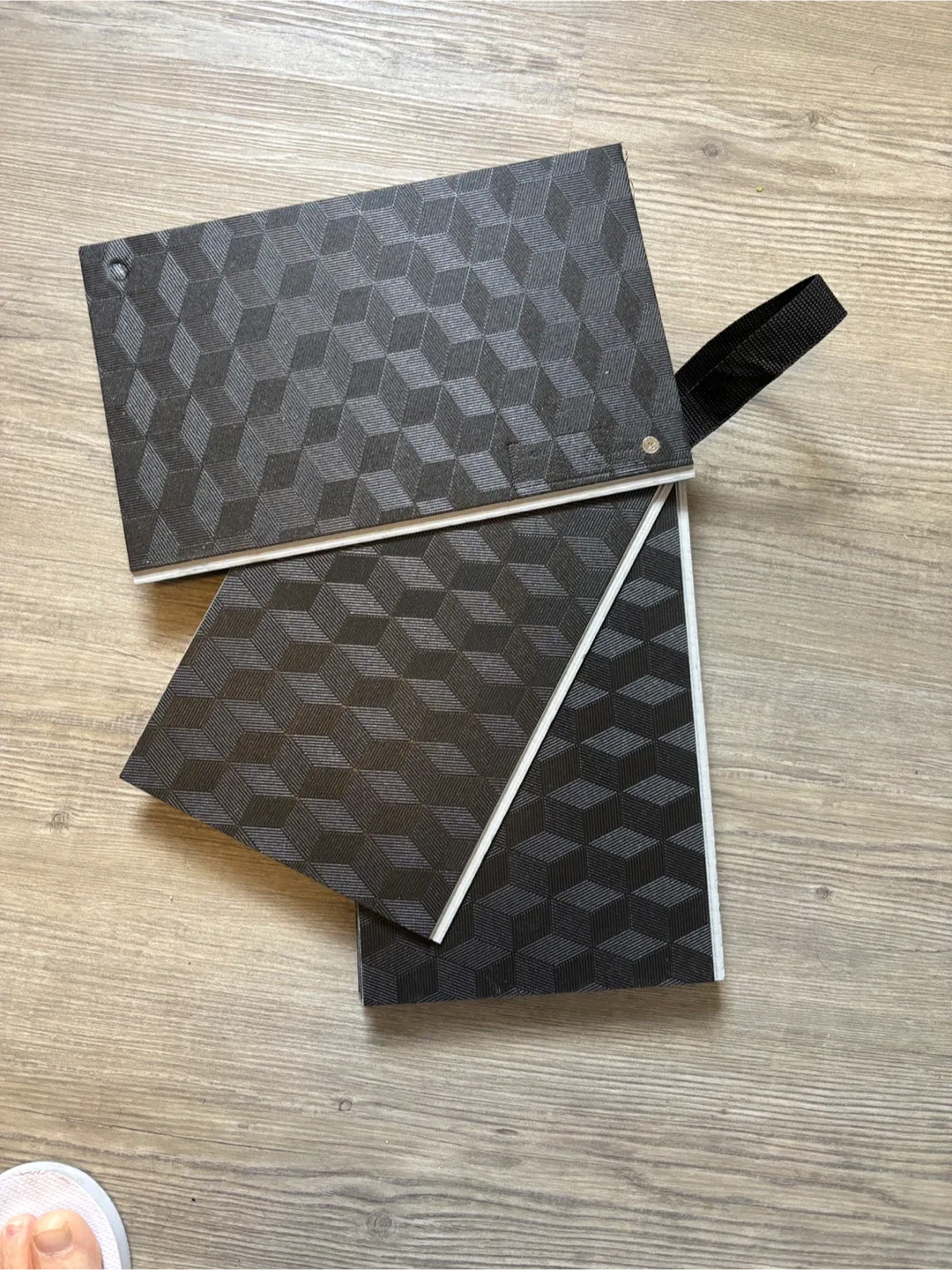 FineCore Flooring Samples image indicator(2)