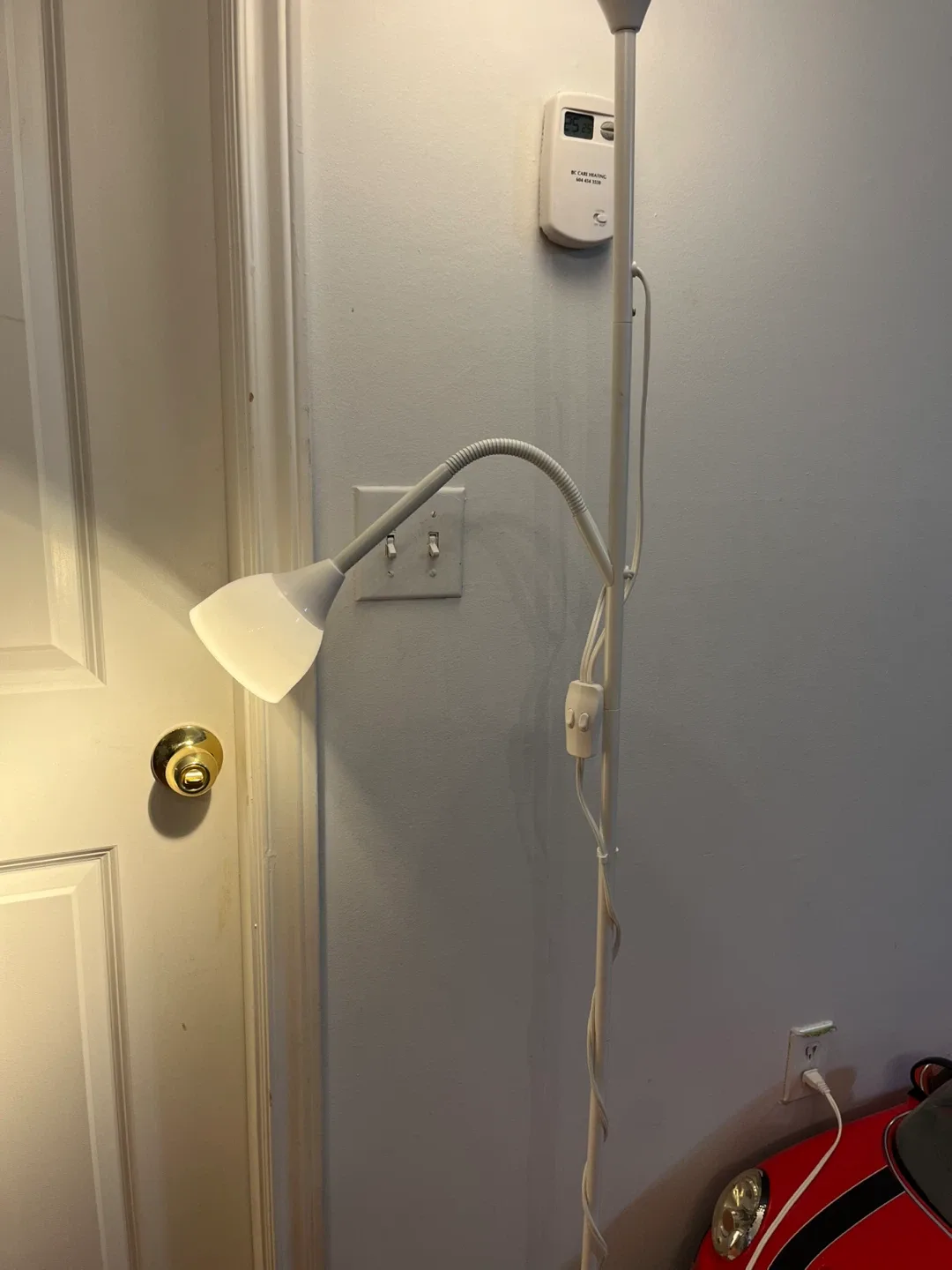 White Floor Lamp image indicator(3)