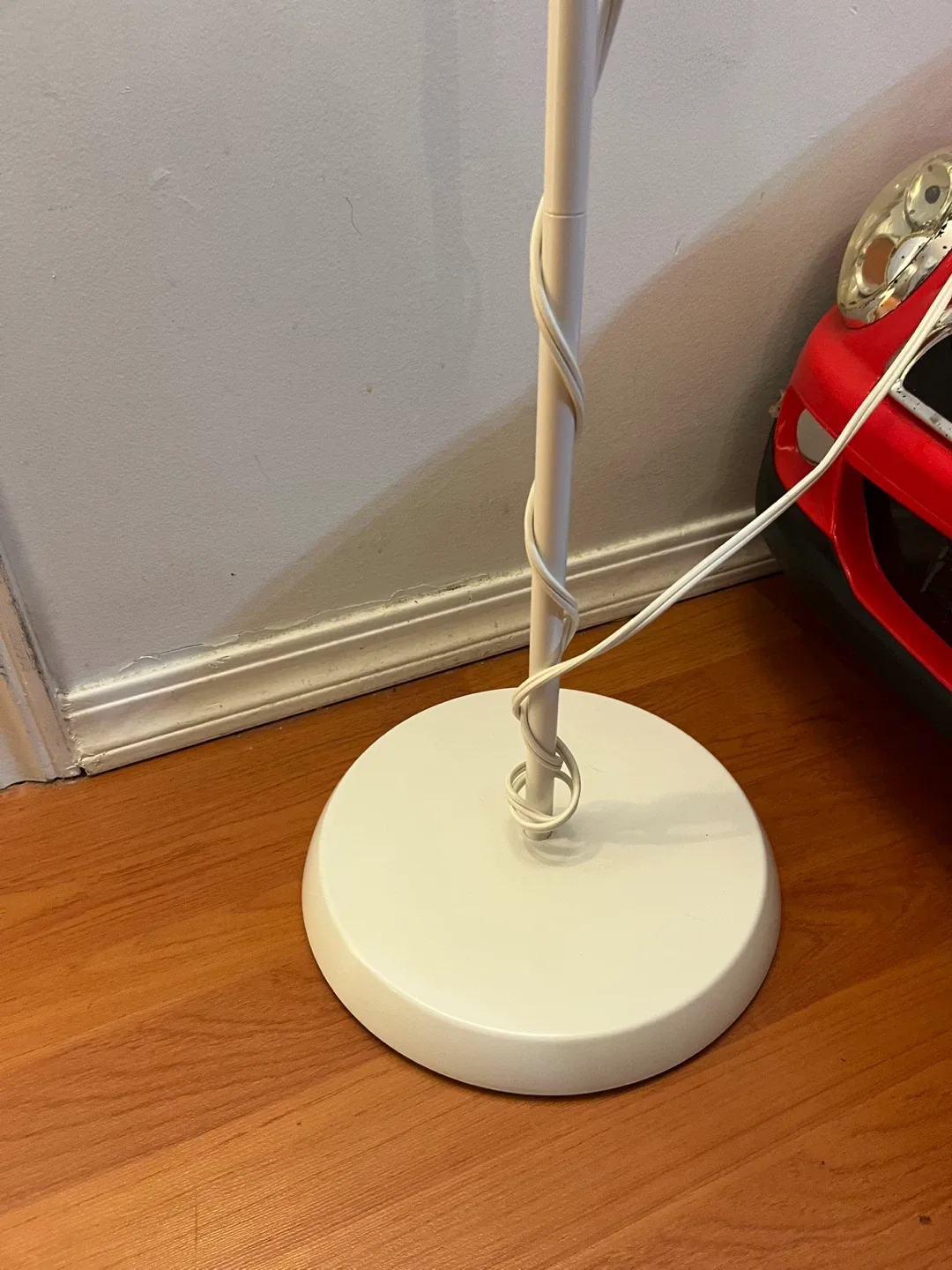 White Floor Lamp image indicator(4)