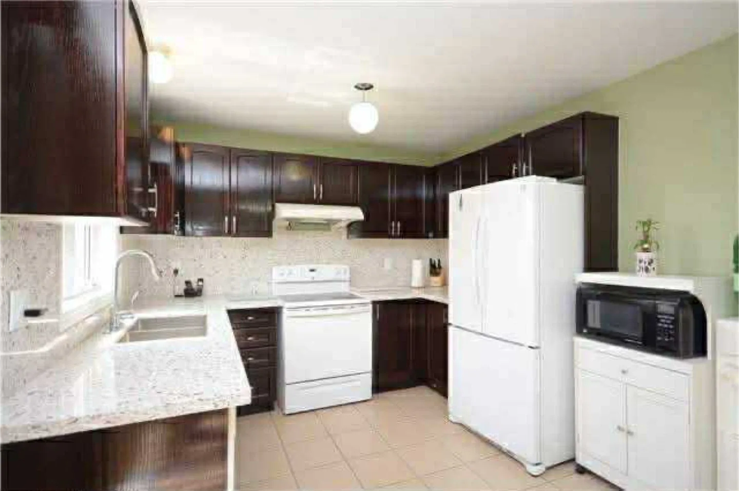 Cozy 1-Bedroom Basement for Rent – Available This November image indicator(4)