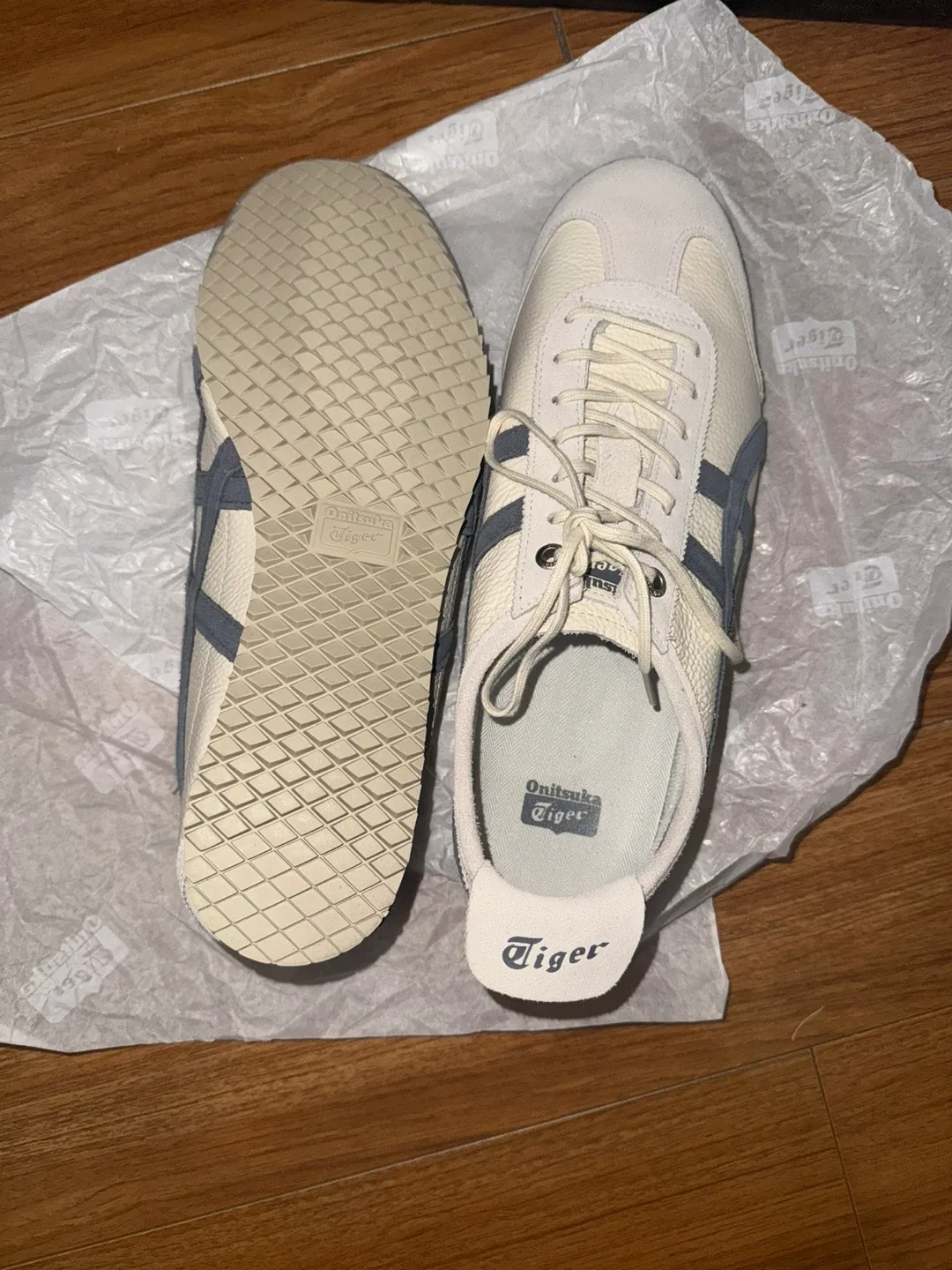 Onitsuka Tiger image indicator(2)
