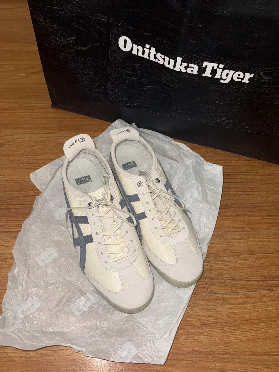 Onitsuka Tiger image indicator(3)