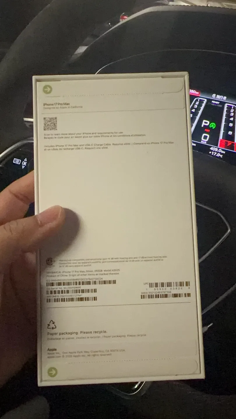 New iPhone 17 Pro Max-  white image indicator(3)