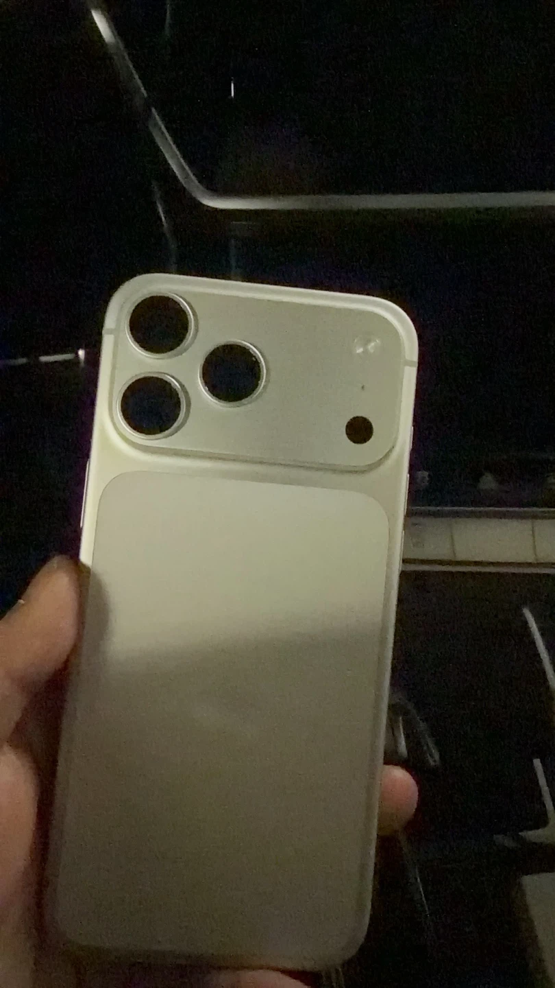 New iPhone 17 Pro Max-  white