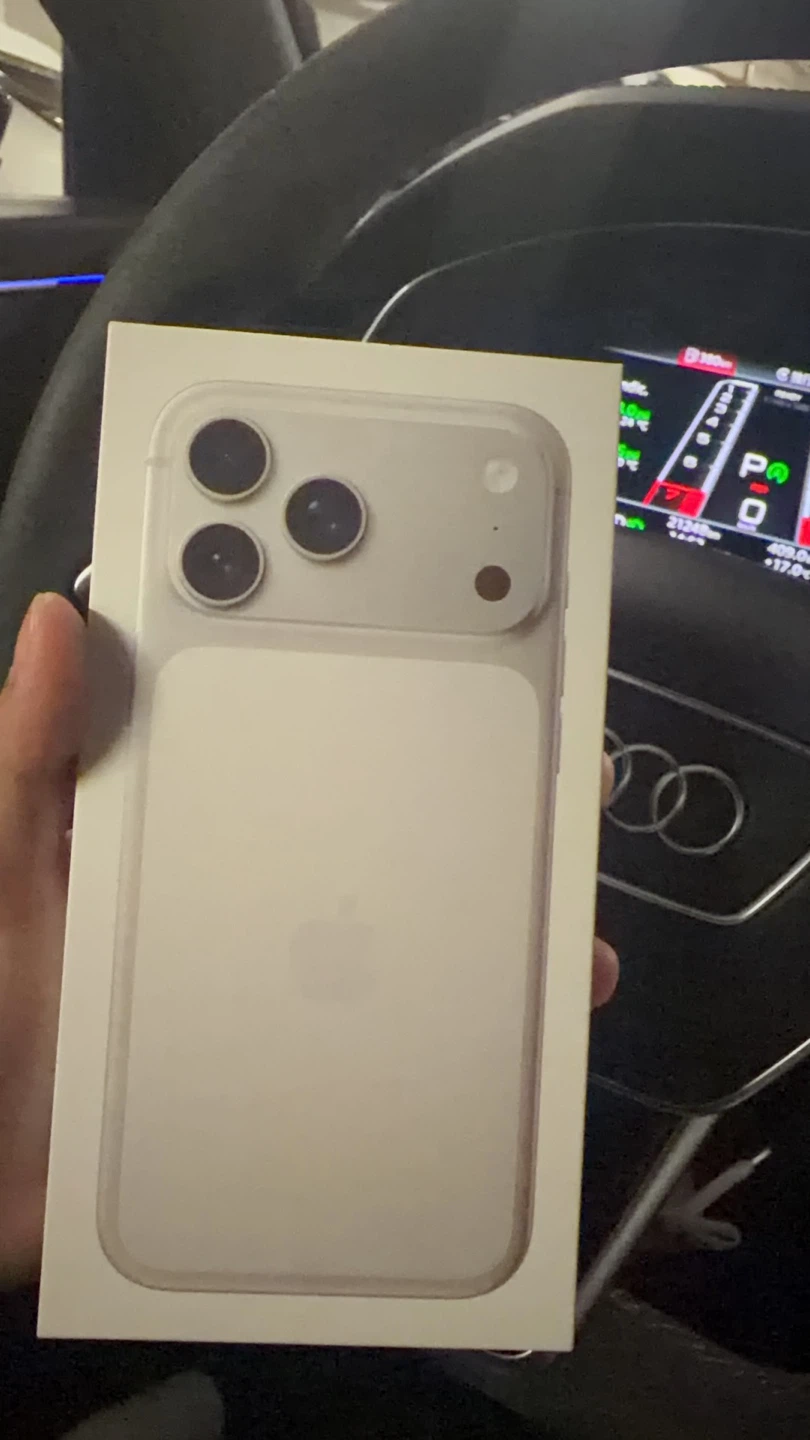 New iPhone 17 Pro Max-  white - photo 2