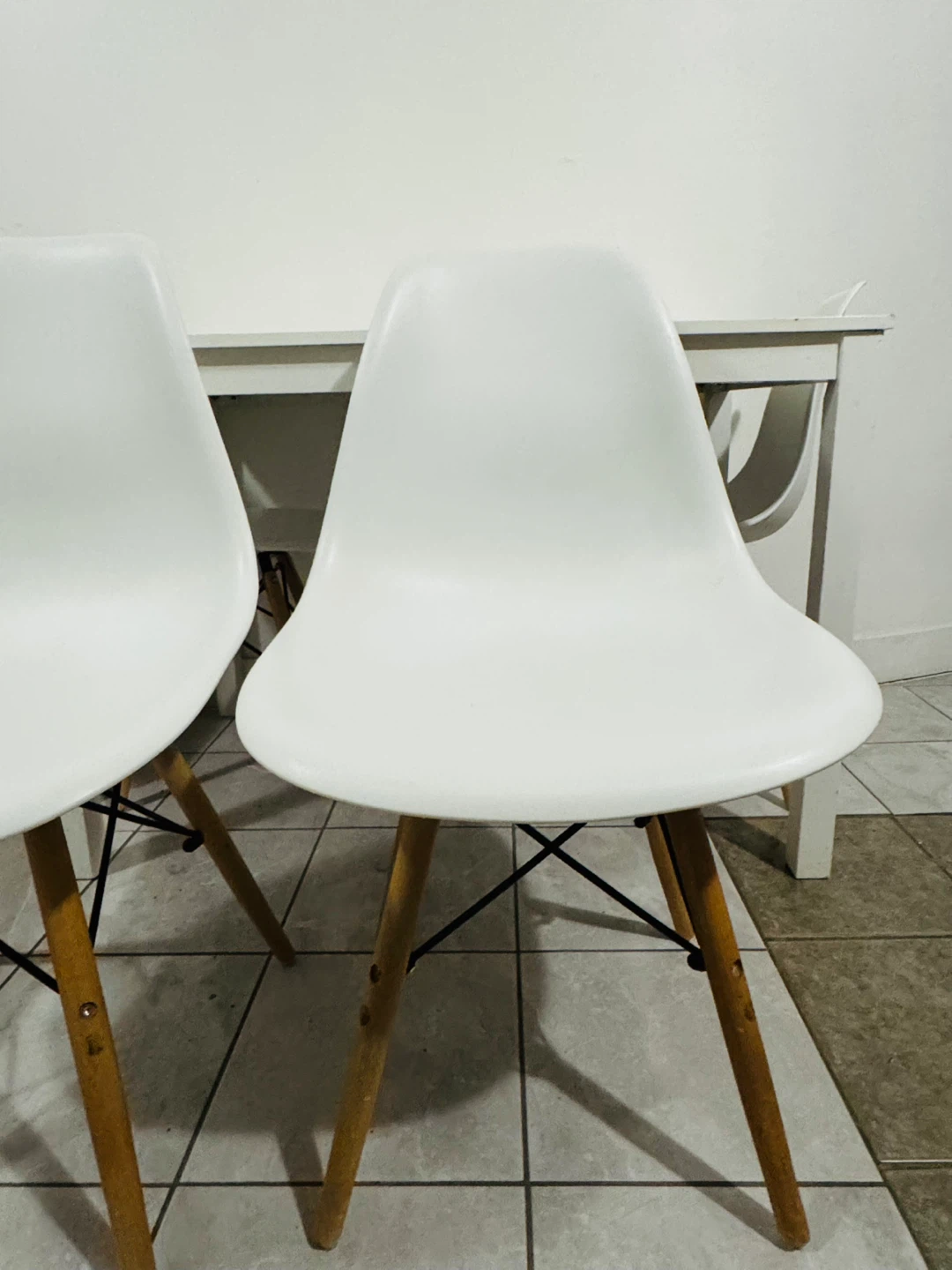 White Dining Table with 4 Eiffel Eames Style Chairs