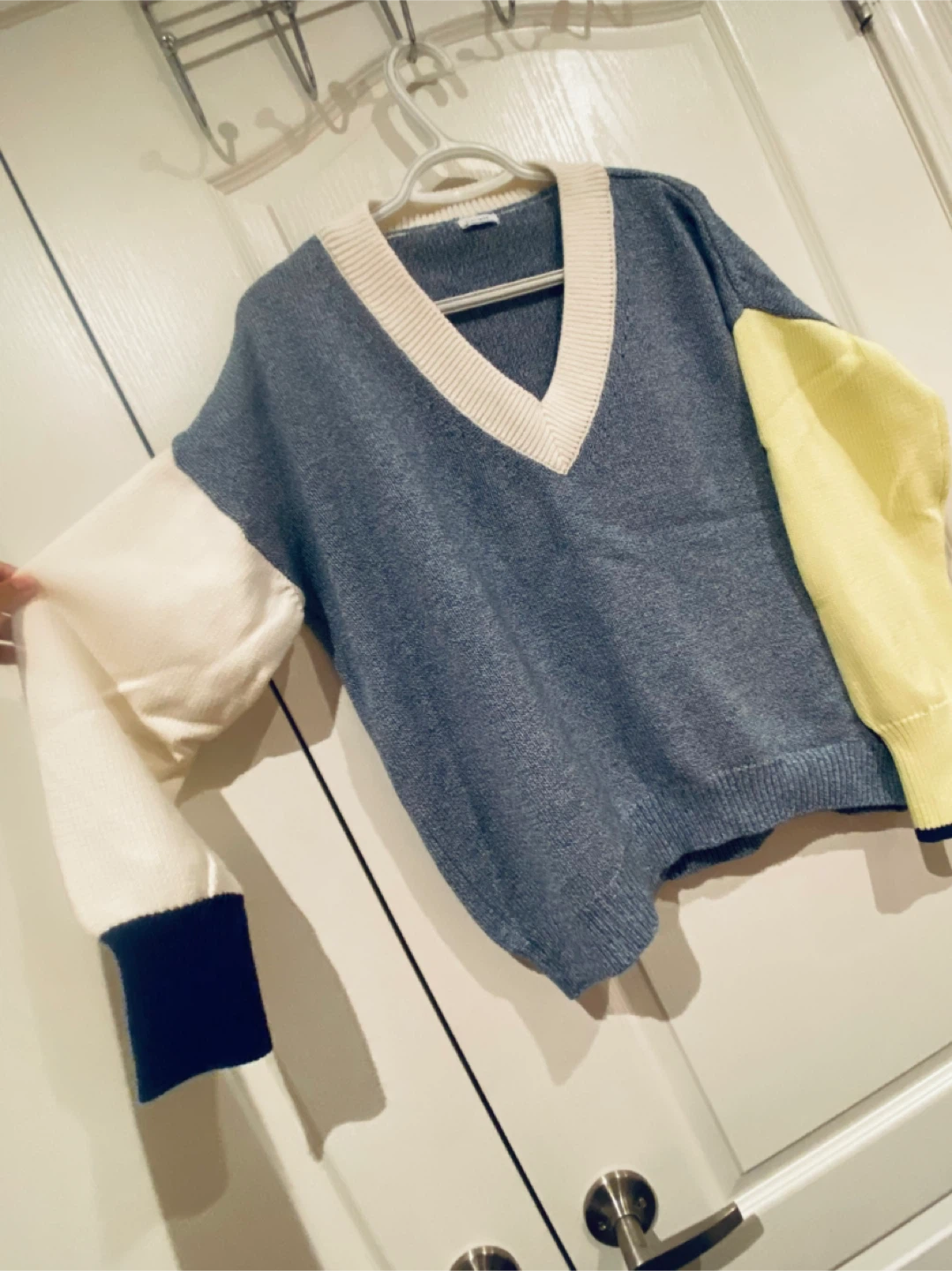 Colour Block V-Neck Sweater - size L - photo 2
