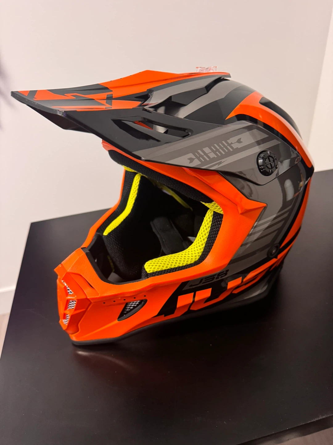 JUST1 J38 Blade Motocross Helmet with Bag & Box - photo 3
