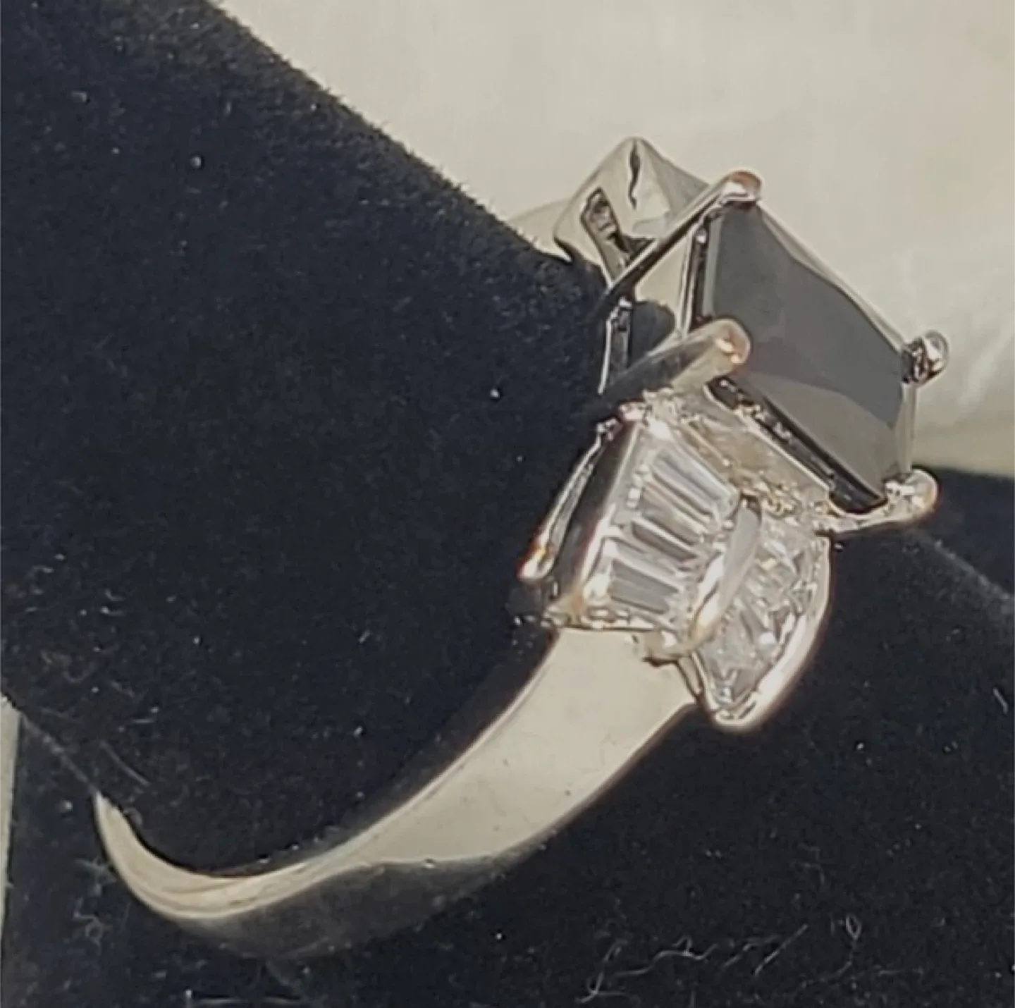 Silver Ring with Black Stone image indicator(4)