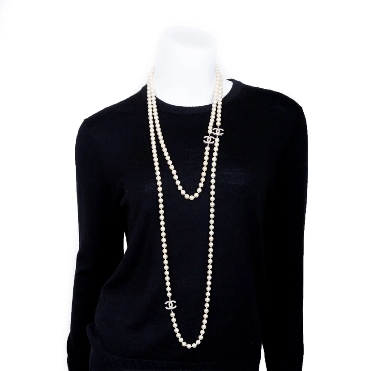 Chanel (authentic) Long Pearl Necklace thumbnail