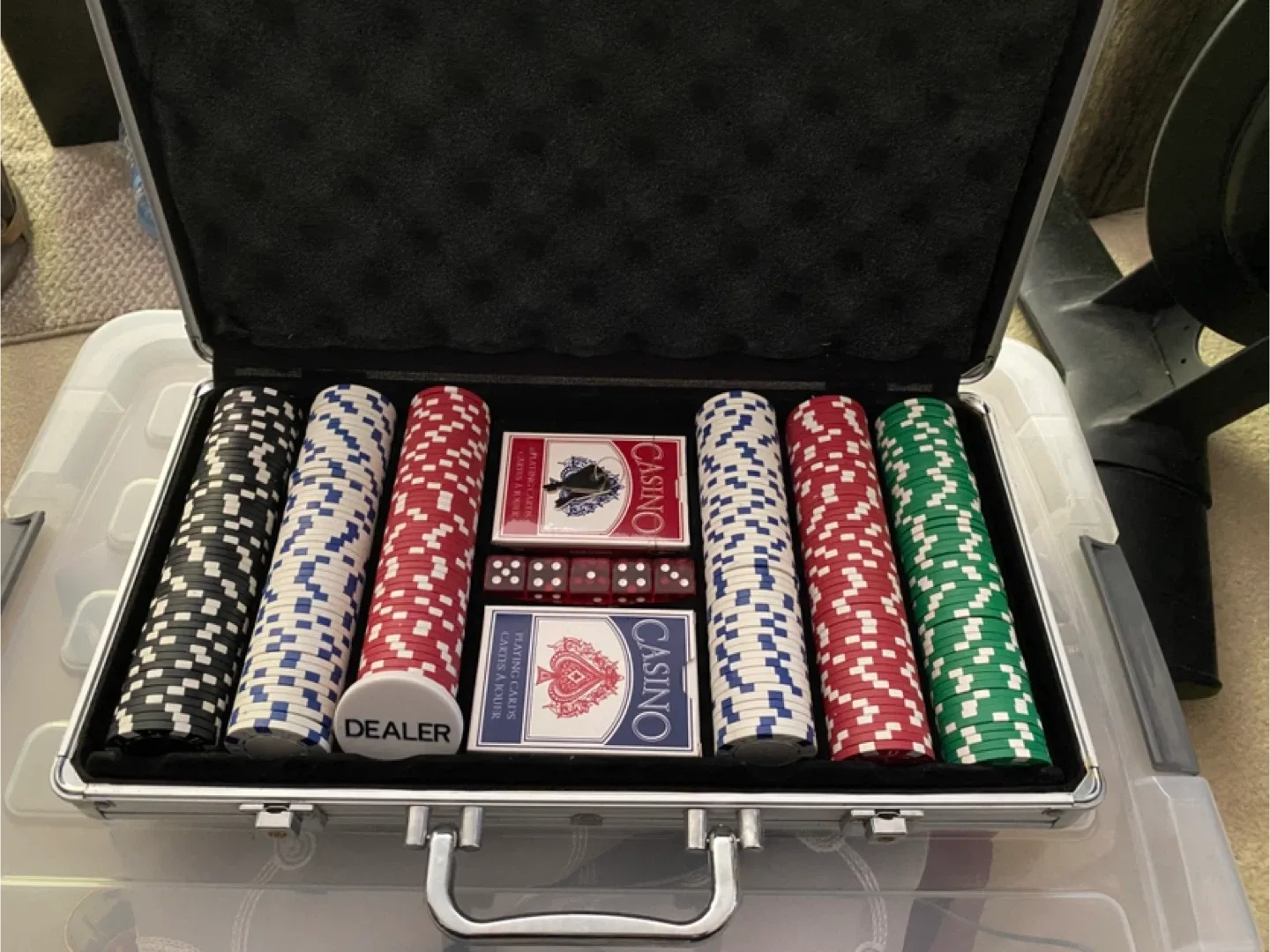 Casino Style Poker Set with Case thumbnail