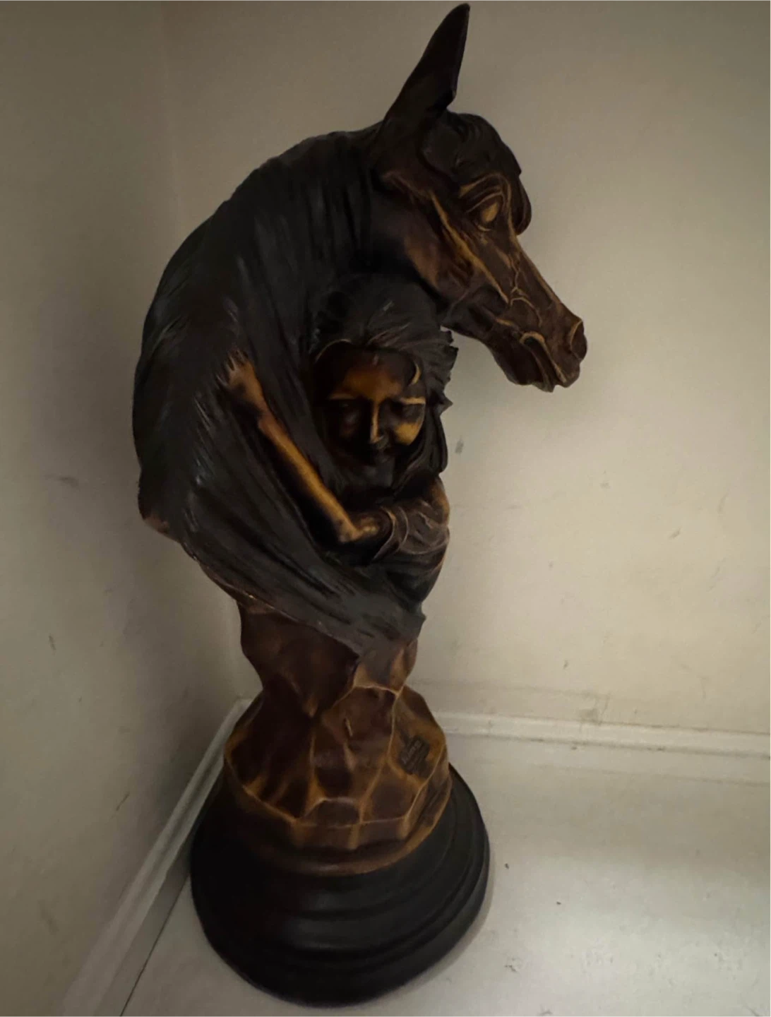 Horse bust sculpture with women - photo 2