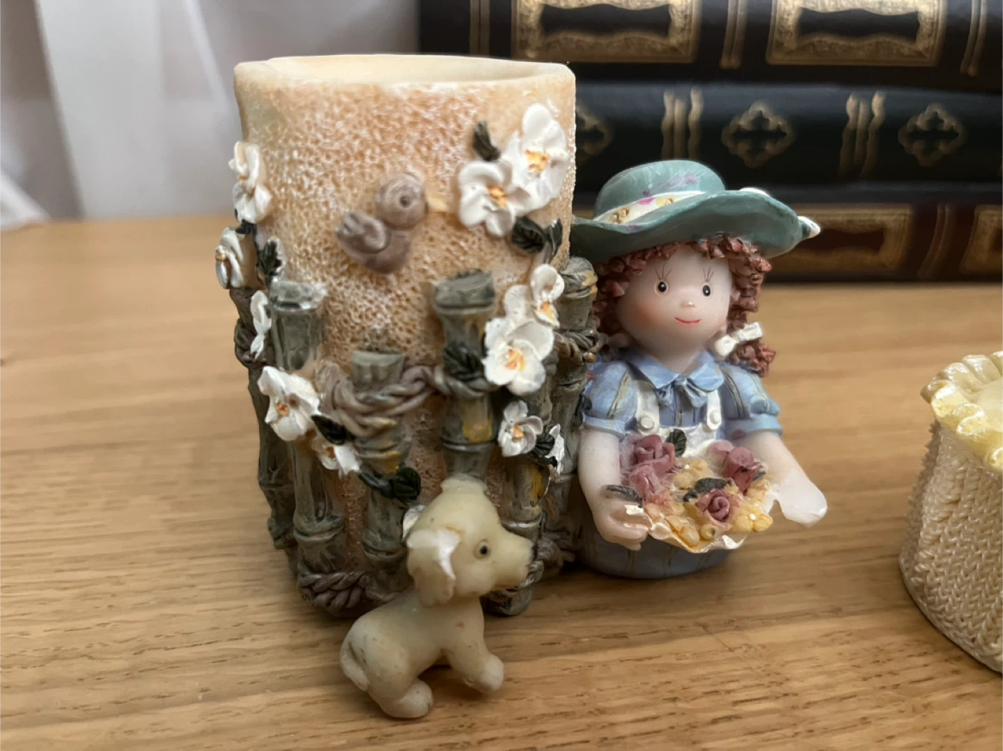 Cute Girl Figurine with Flower Pot - photo 3