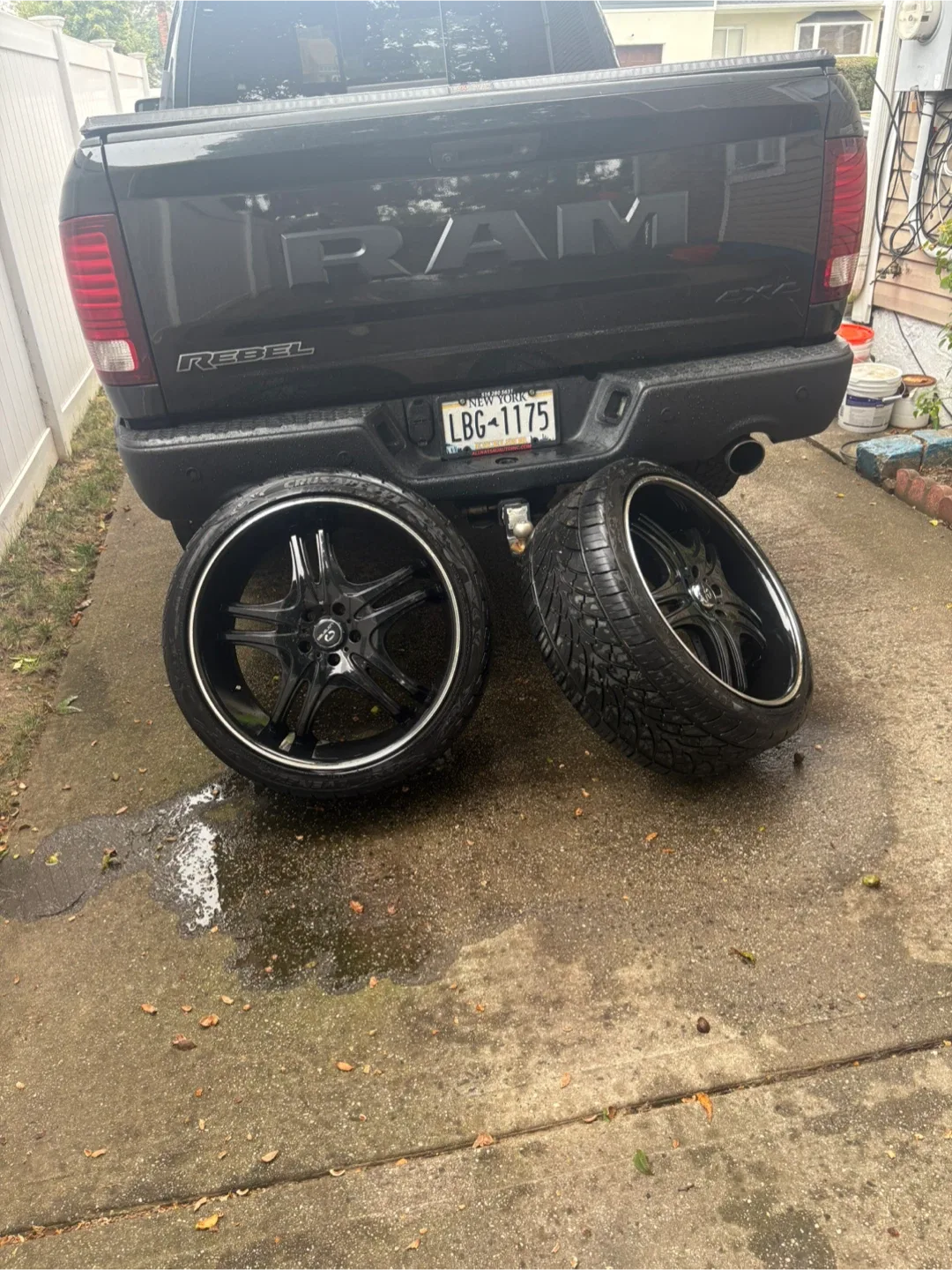 Lorenzo 335/35R22 102V XL Rims and Tires image indicator(5)