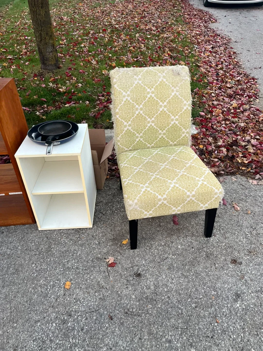 Free Furniture & shelving/ old records image indicator(2)