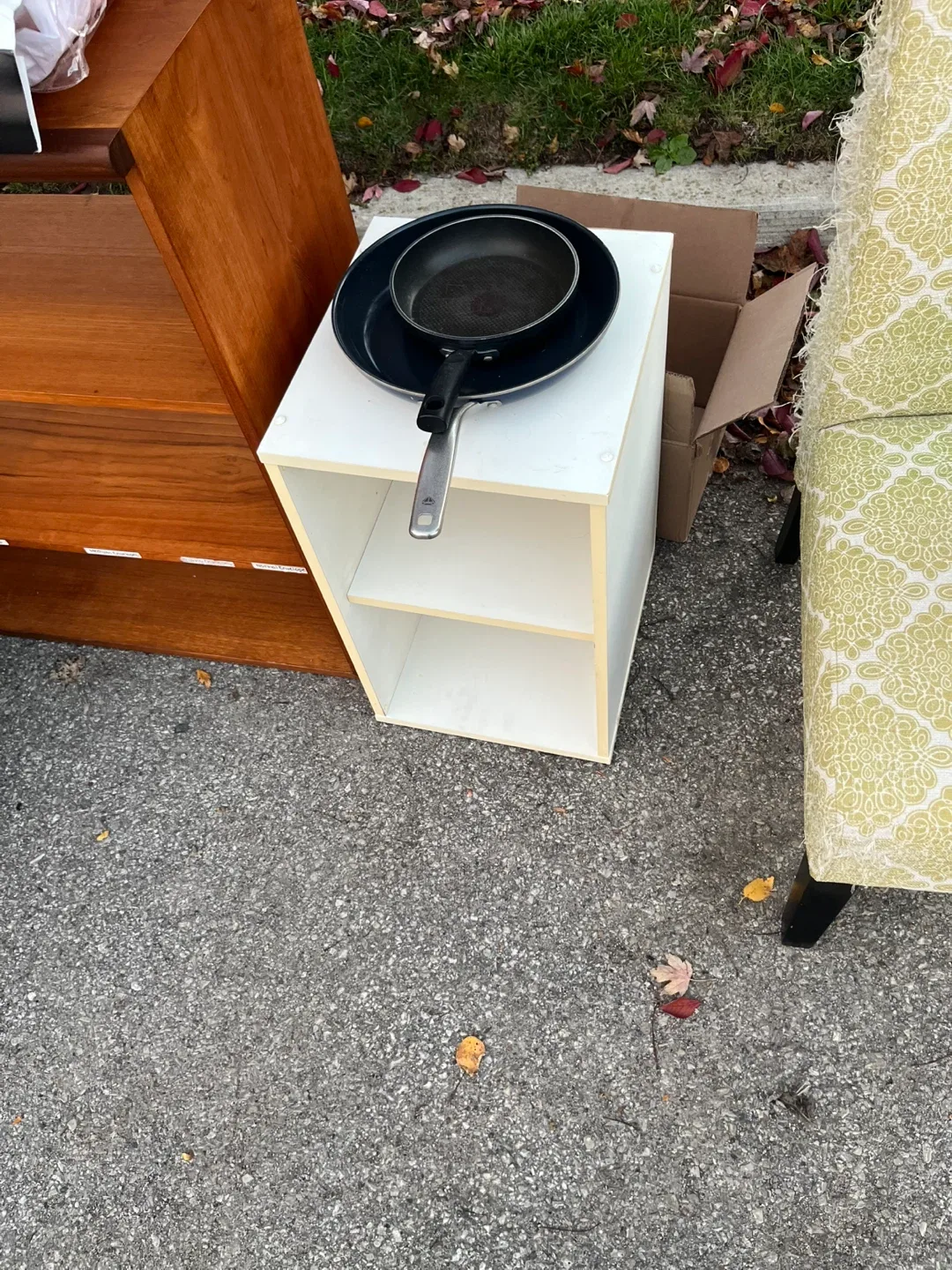 Free Furniture & shelving/ old records image indicator(4)