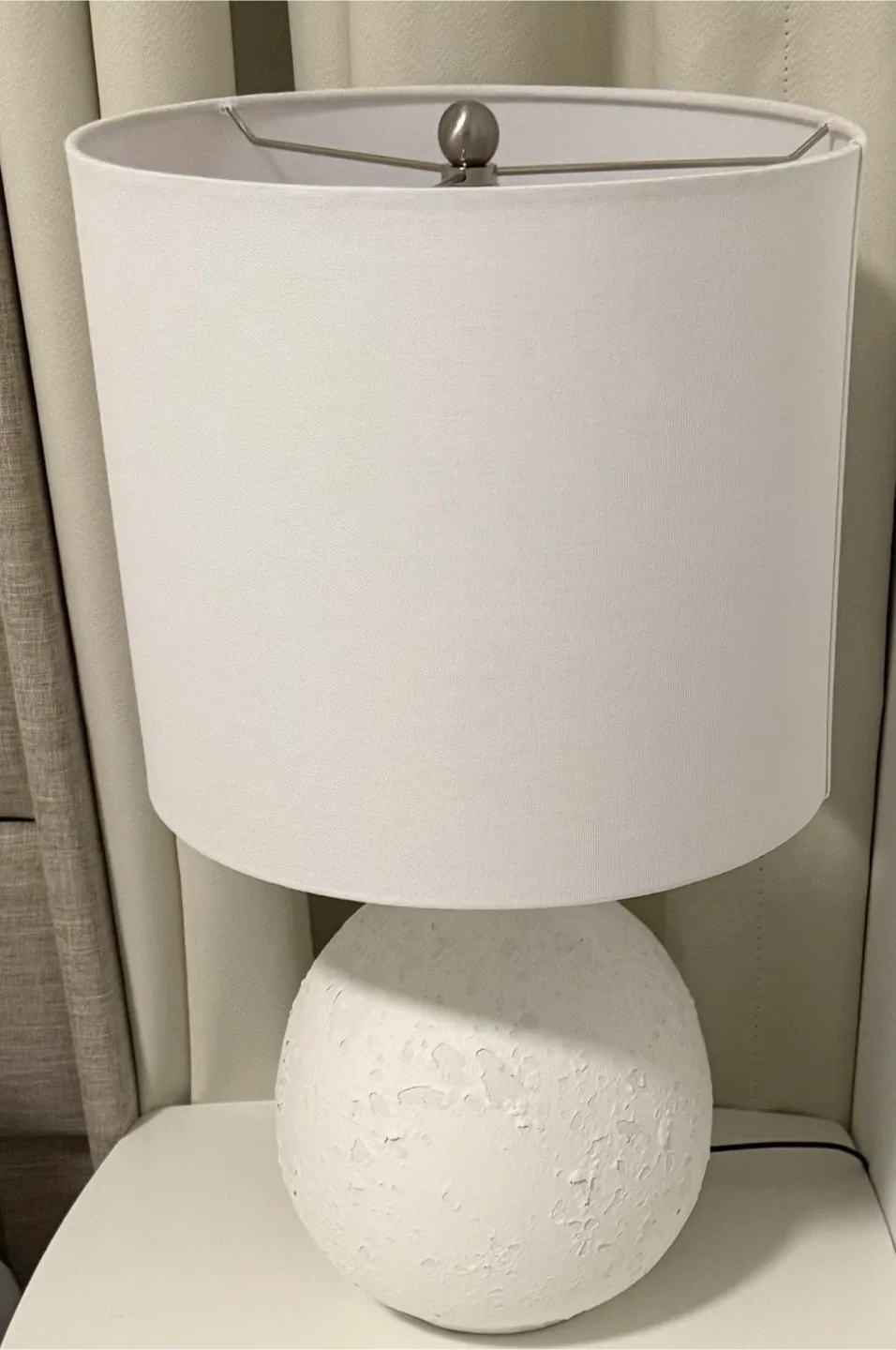 Pair of White Table Lamp with Round Base image indicator(2)
