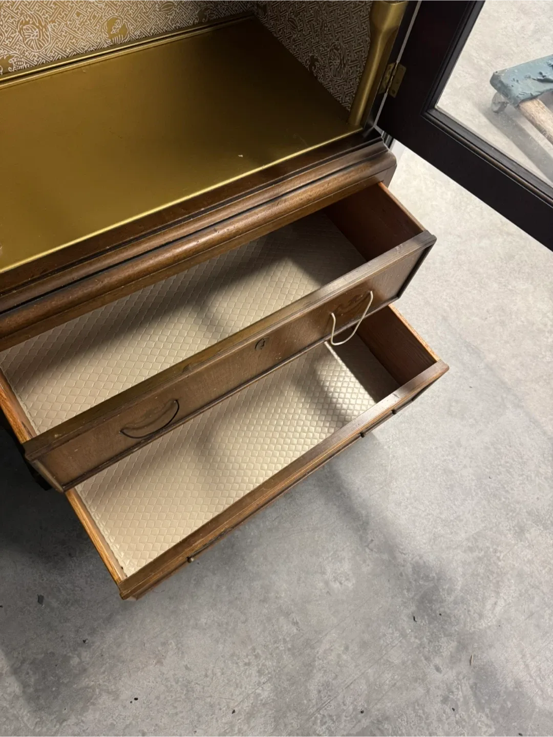 Wooden Display Cabinets image indicator(7)