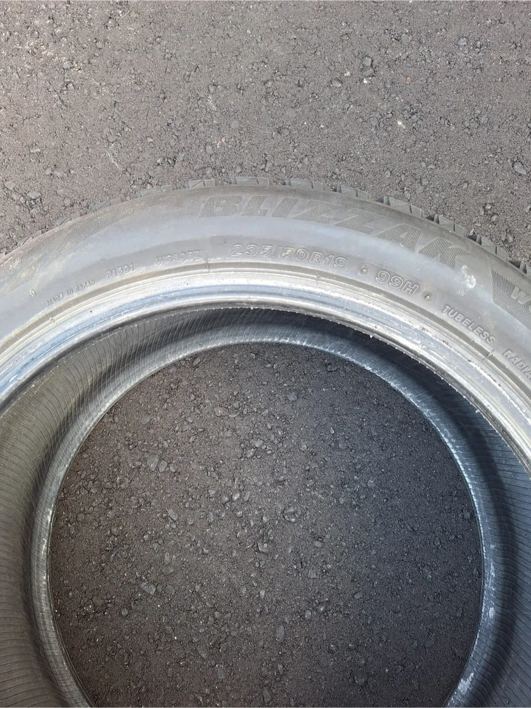 Bridgestone Blizzak 235/50R19 Winter Tire image indicator(2)