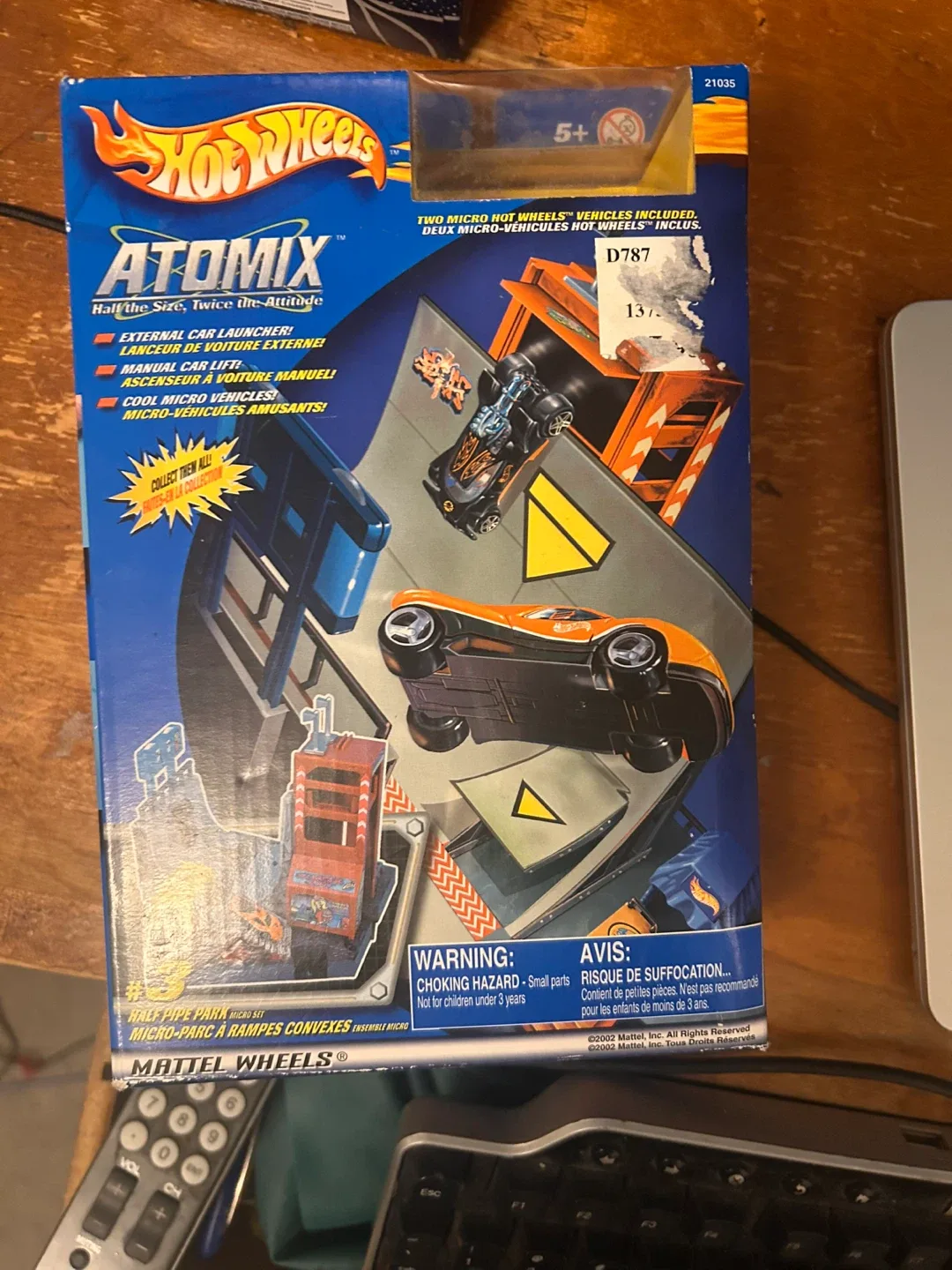 🏎️ Hot Wheels Atomix Micro Set – Speed Blaster & Vulture image indicator(2)