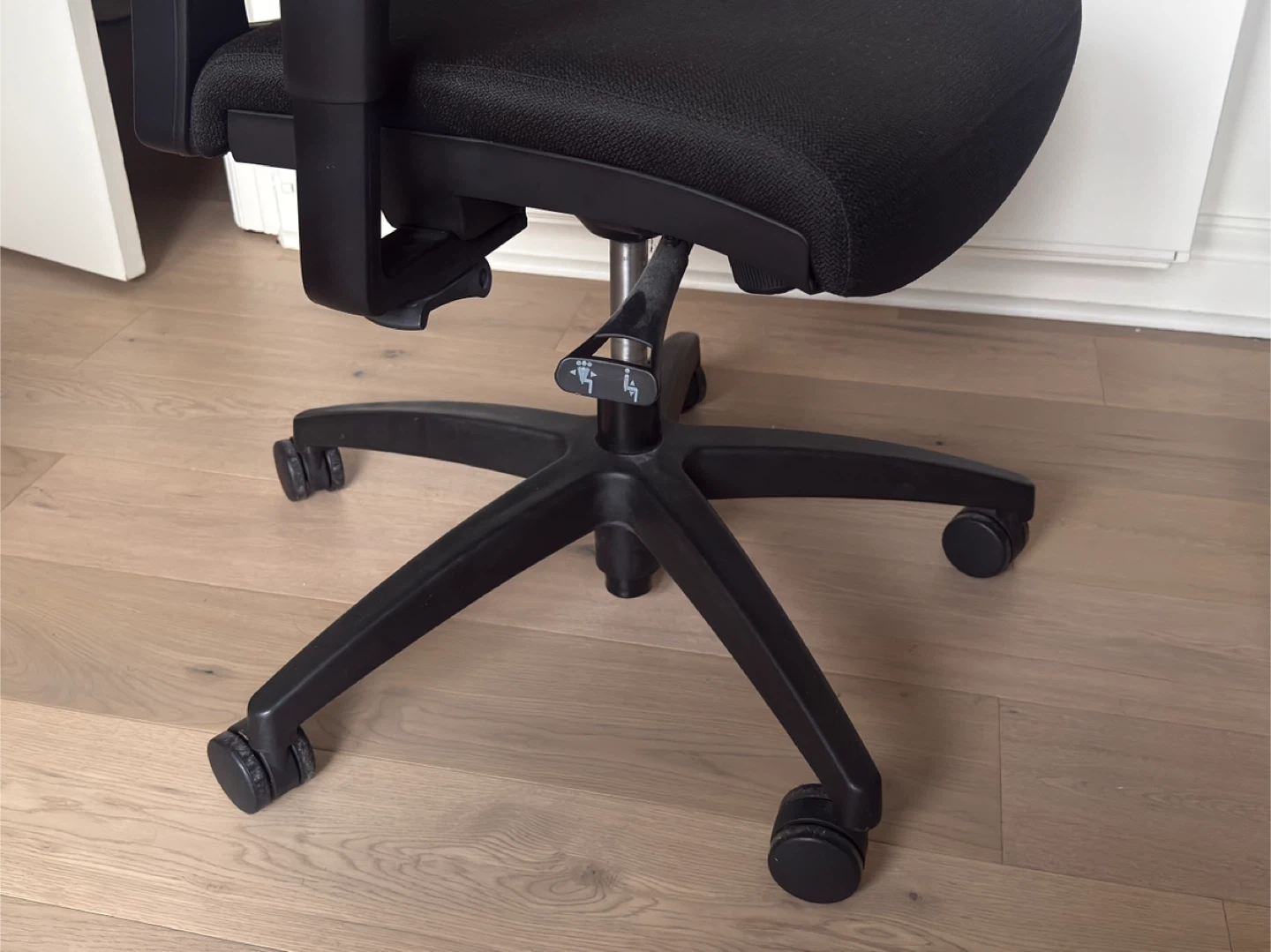 Black Office Chair - photo 3
