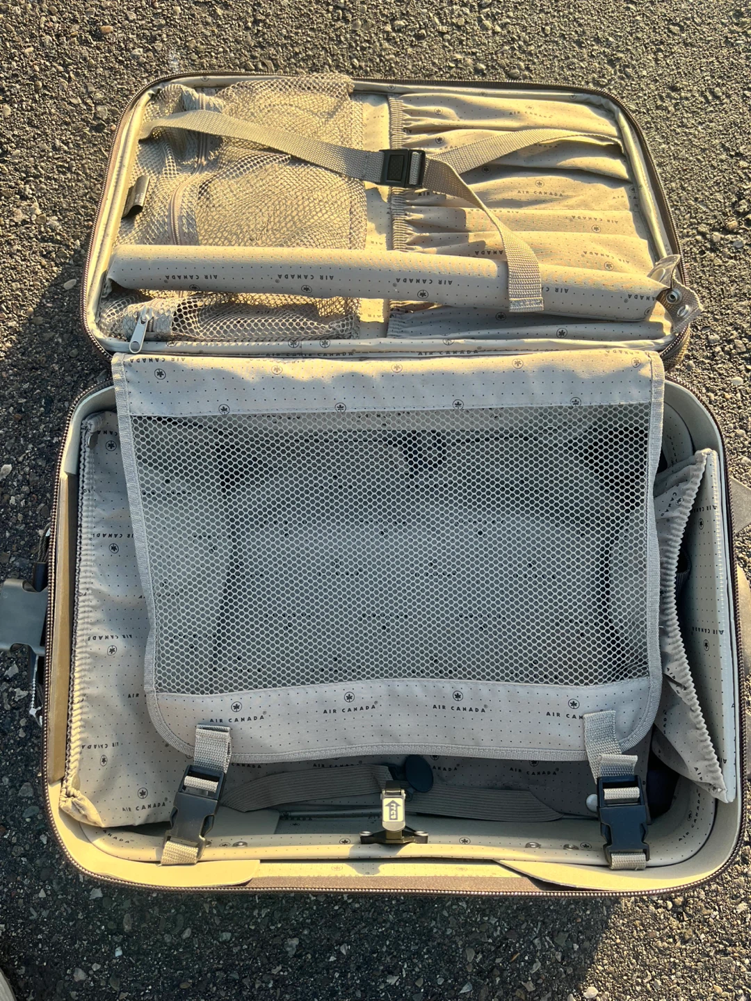 20" Air Canada luggage - photo 3