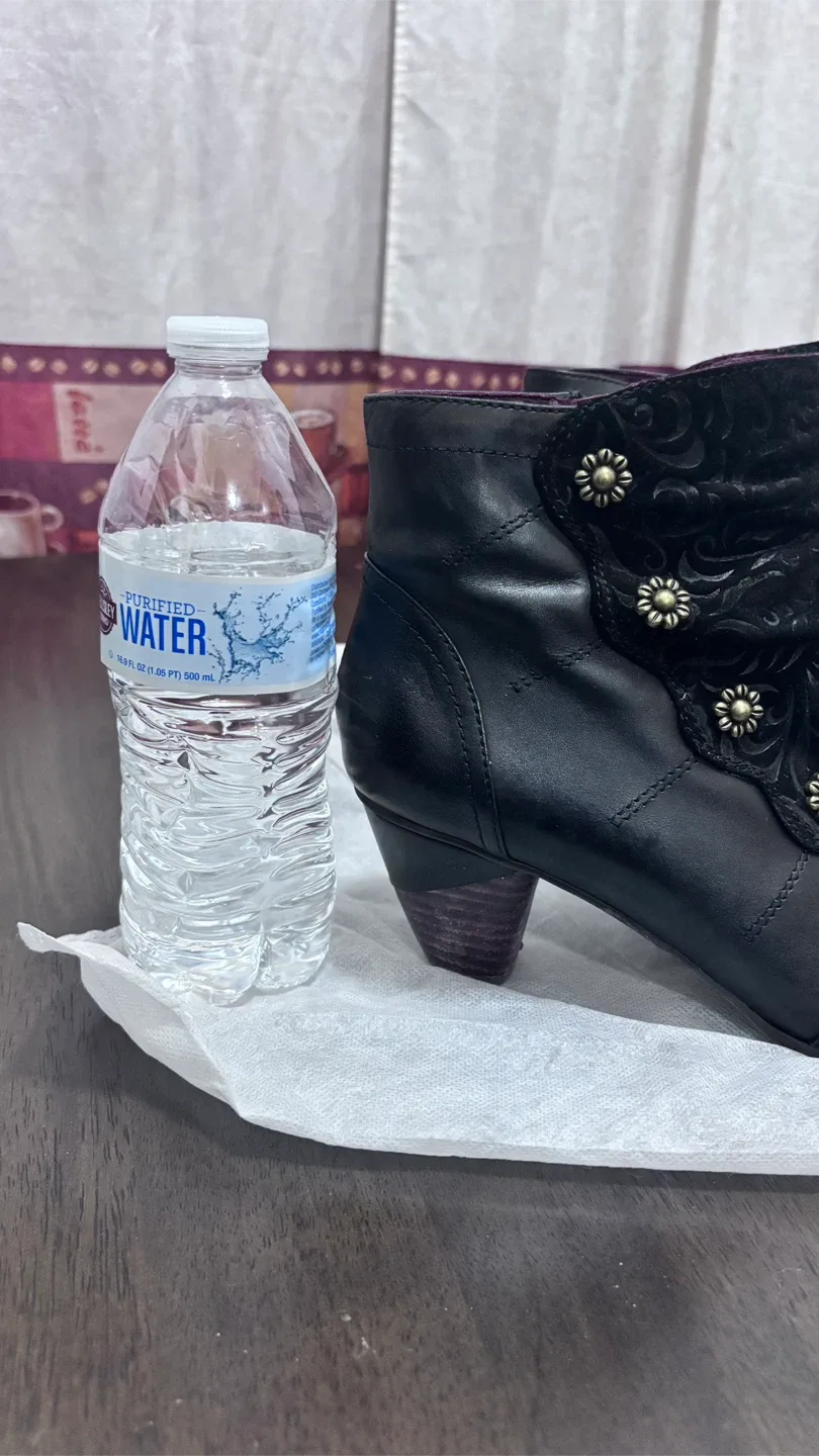 Belgard Artiste Black Leather Ankle Boots image indicator(5)