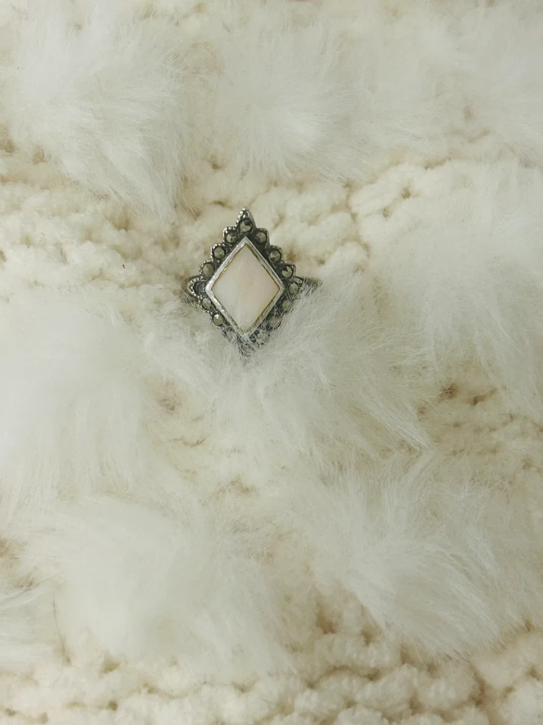 Vintage silver Diamond mother of pearl Shaped Ring image indicator(2)