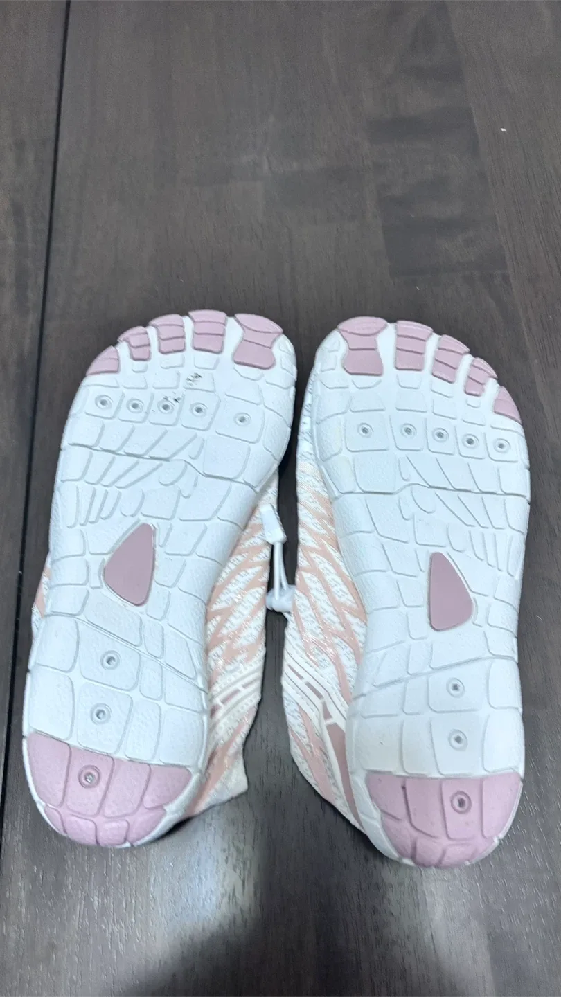 HF White & Pink Hiking and Water Shoes - Size 9 image indicator(3)