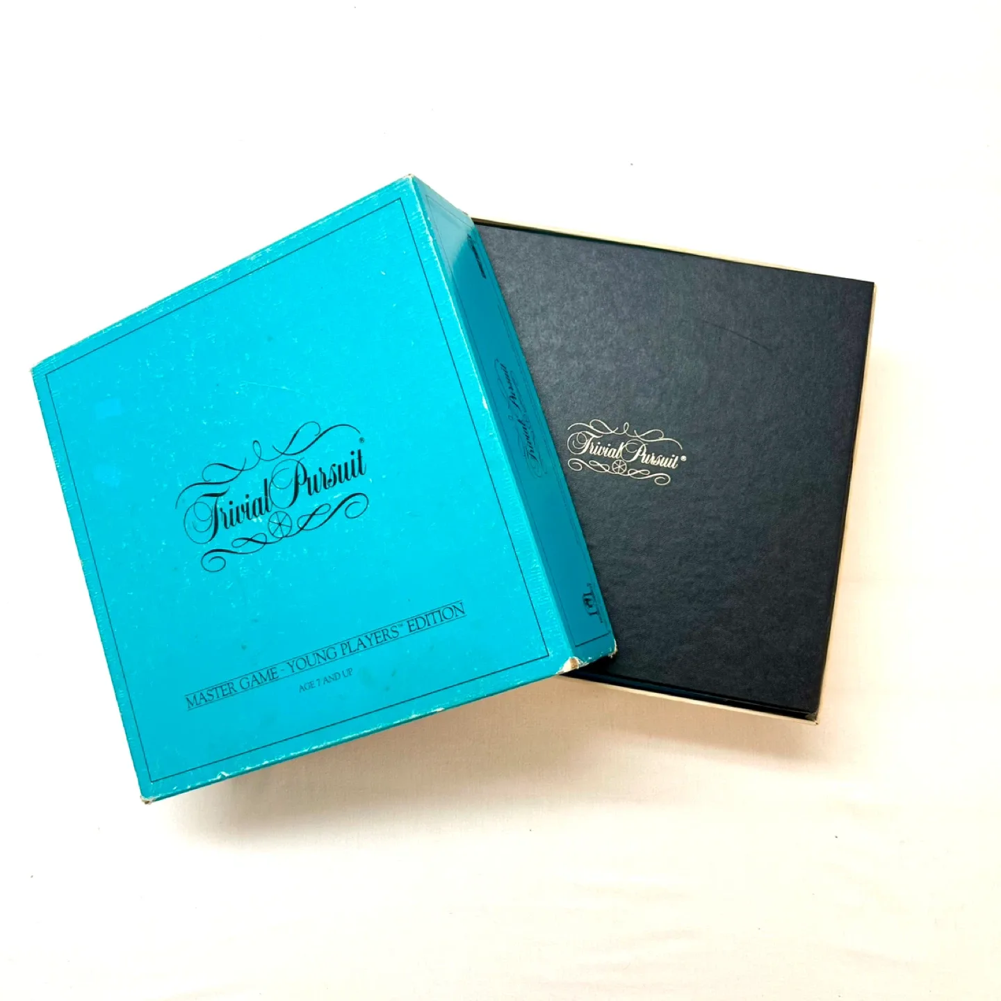 Trivial Pursuit Master Game & Vintage Sorry! Board Games image indicator(4)