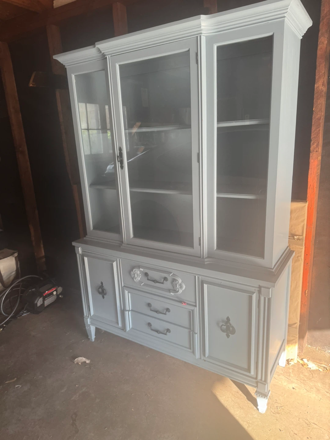 Bassett Furniture China Cabinet - photo 3