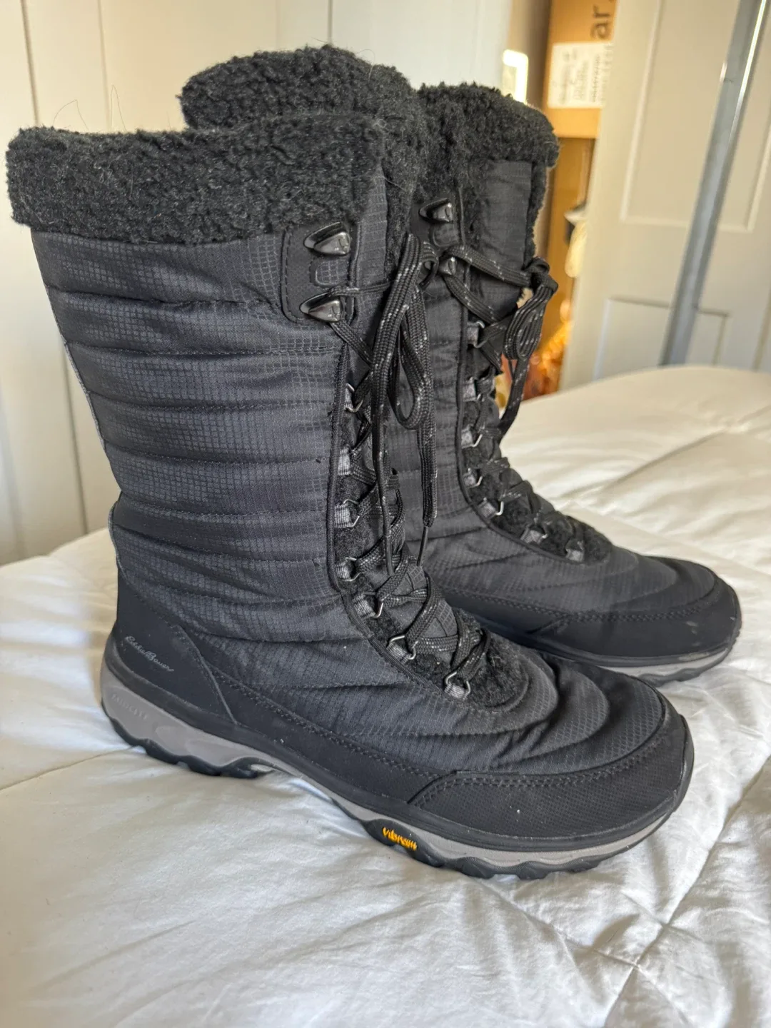 Ladies Size 11 Eddie Bauer Winter Boots image indicator(2)