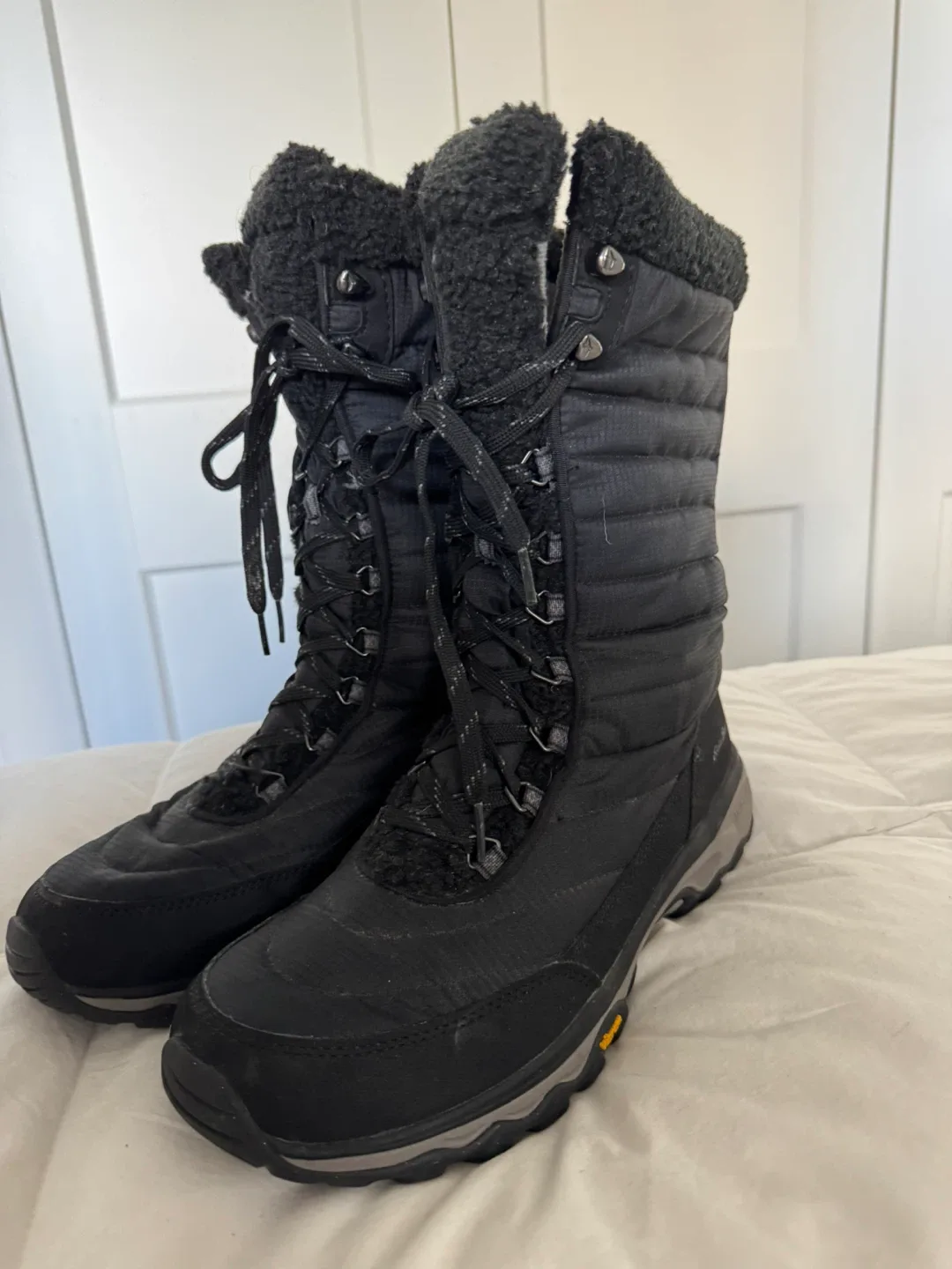 Ladies Size 11 Eddie Bauer Winter Boots image indicator(10)
