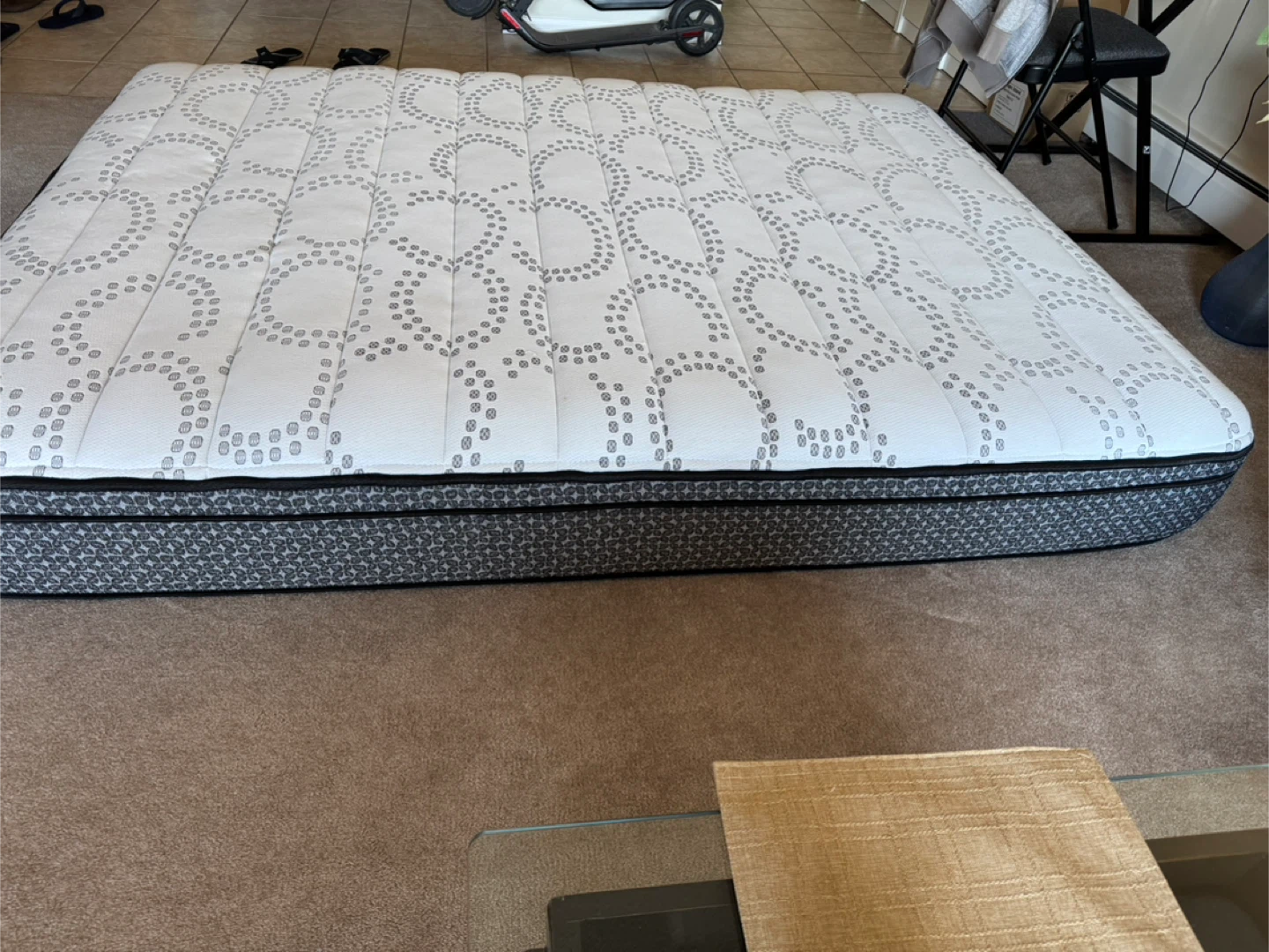 Sealy Mattress - Queen Size - photo 2