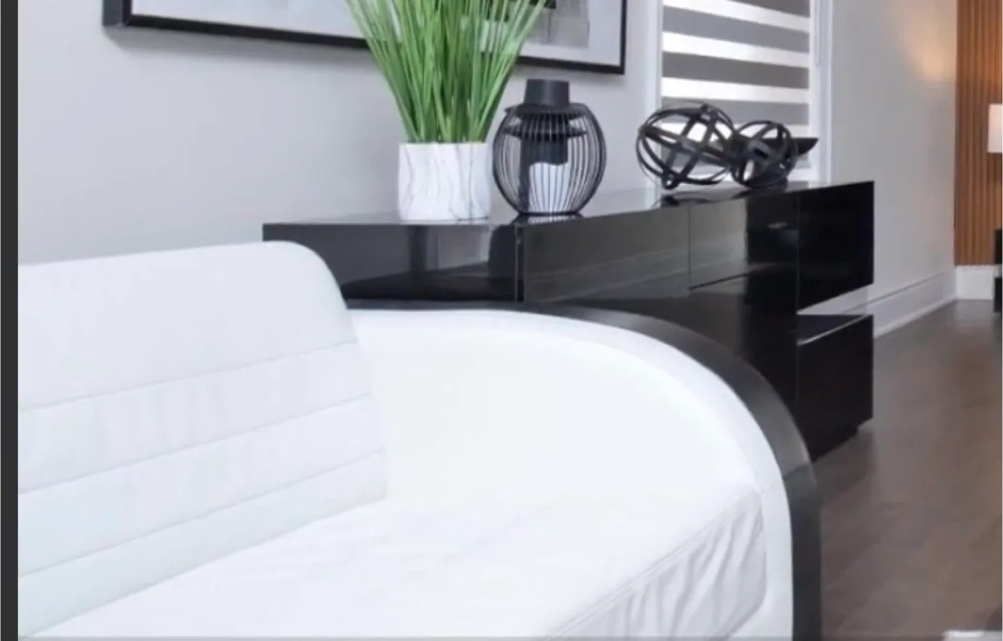 White & Black Sectional Sofa-Genuine Leather Sofa image indicator(2)