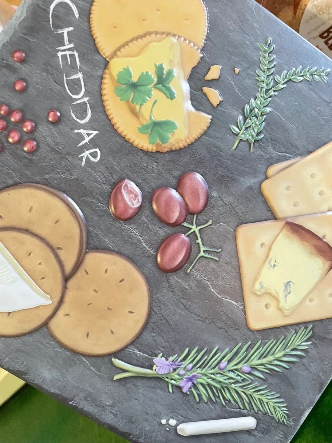 EMBOSSED CAN FOR CHEESE CRACKERS image indicator(2)