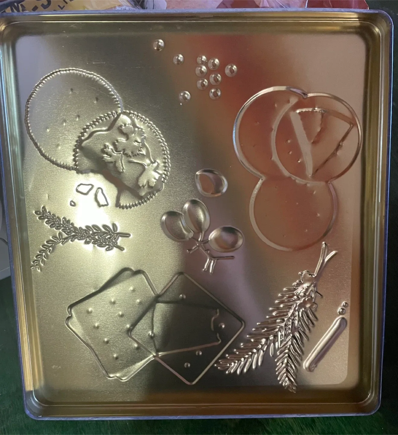 EMBOSSED CAN FOR CHEESE CRACKERS image indicator(3)