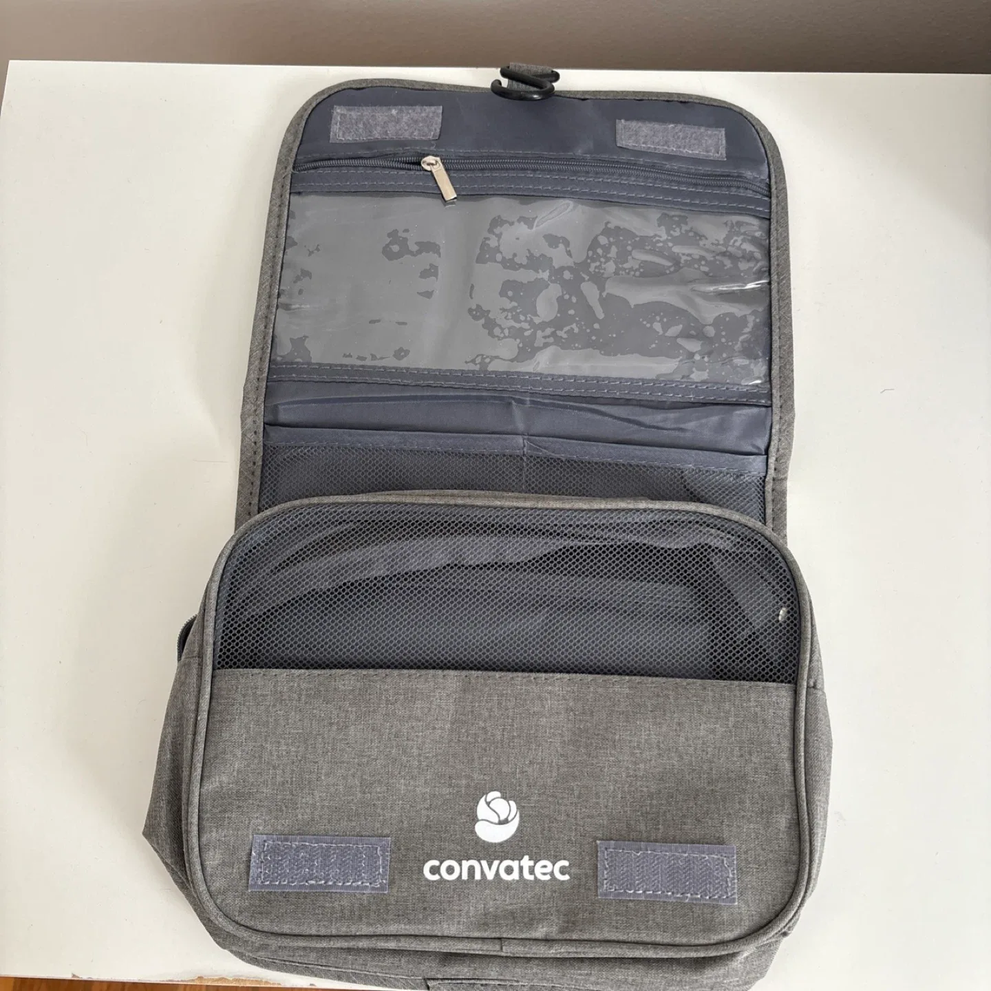 me+ Gray Hanging Toiletry Bag image indicator(7)