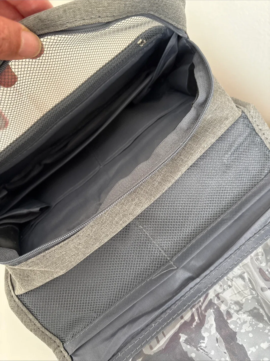 me+ Gray Hanging Toiletry Bag image indicator(10)