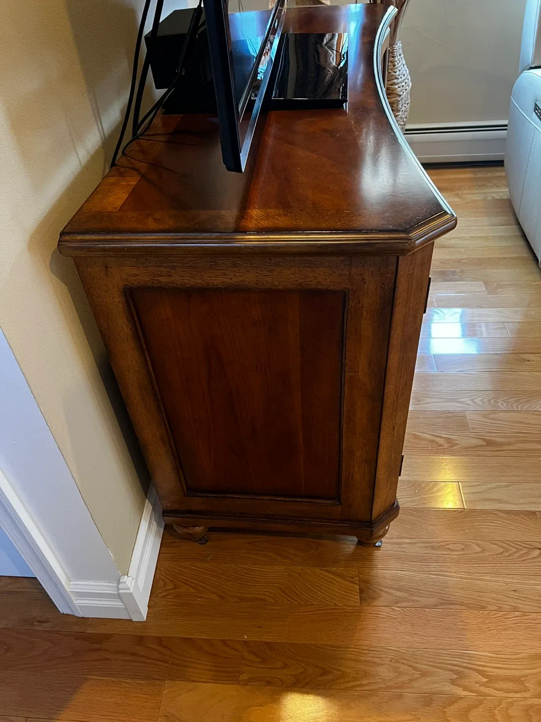 Wooden TV Stand/Entertainment Center image indicator(4)