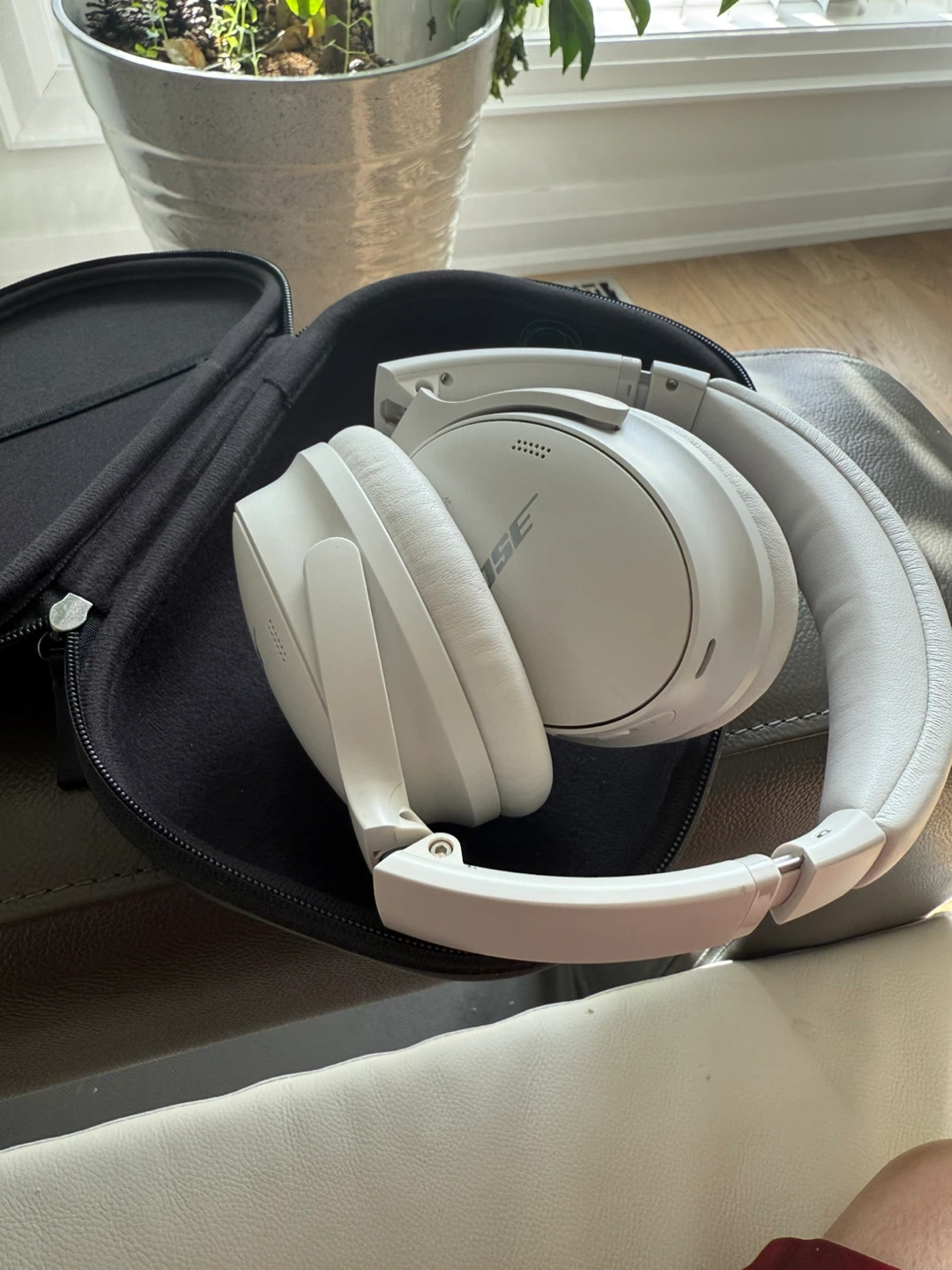 Bose QuietComfort 45 Headphones - White - photo 2