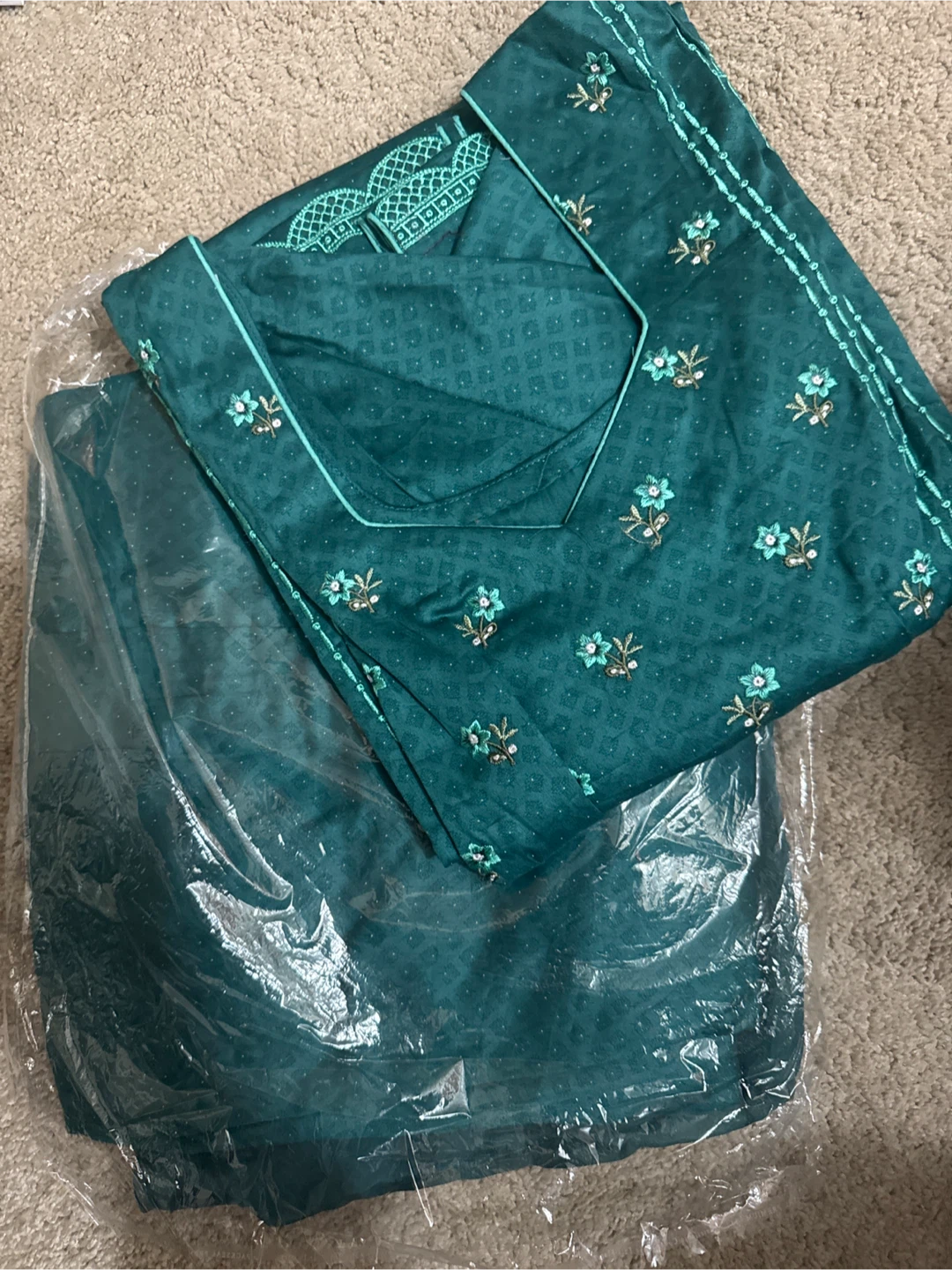 Salwar Kameez - Traditional South Asian Outfit